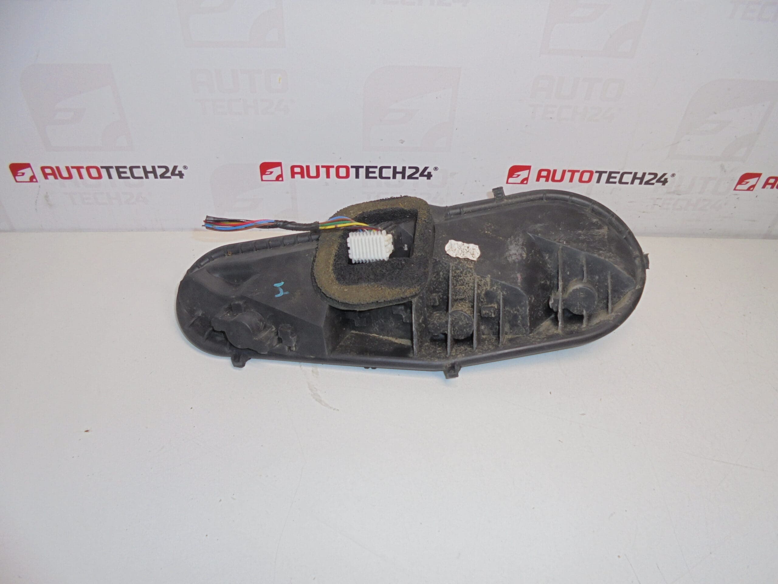 Base de perno de la lámpara trasera derecha con Citroën C1 Peugeot 107 634681 Cable de cable