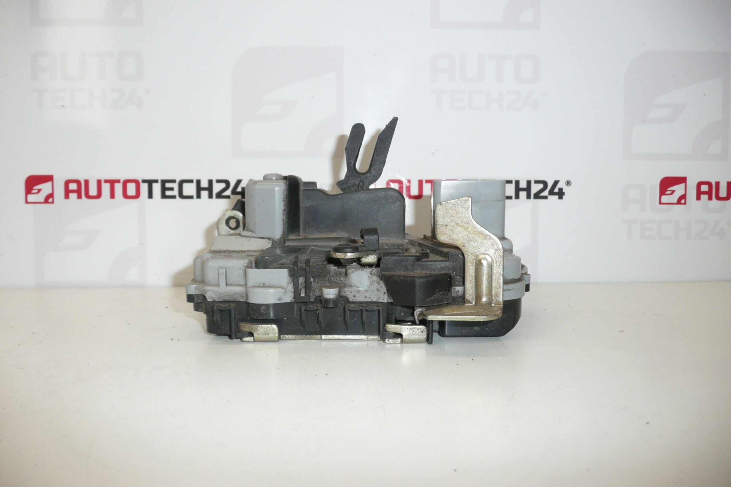 Conductor cerradura puerta delantera izquierda Citroën Xsara 9135H4