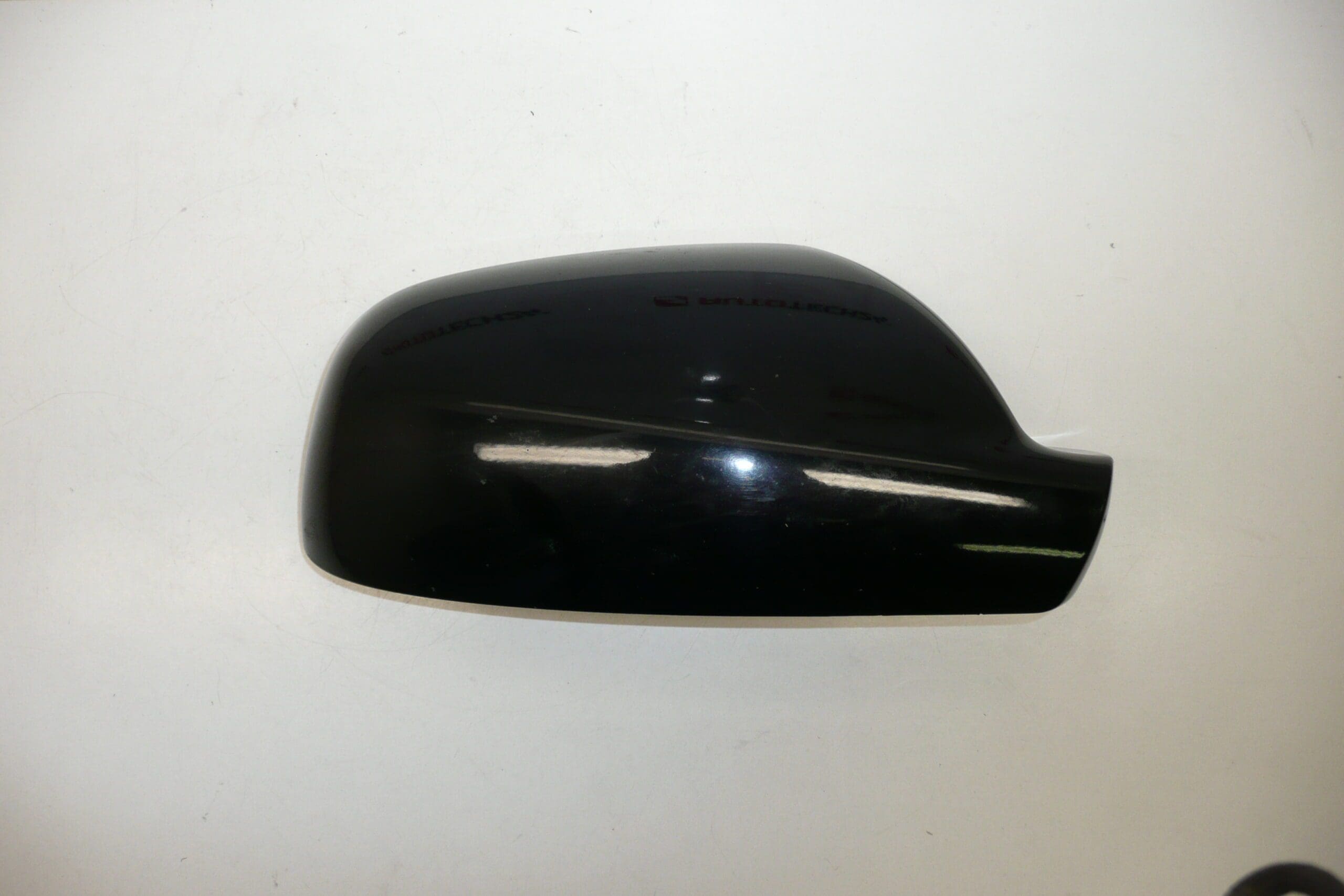 Cubre retrovisor derecho Peugeot color KTVD 815276