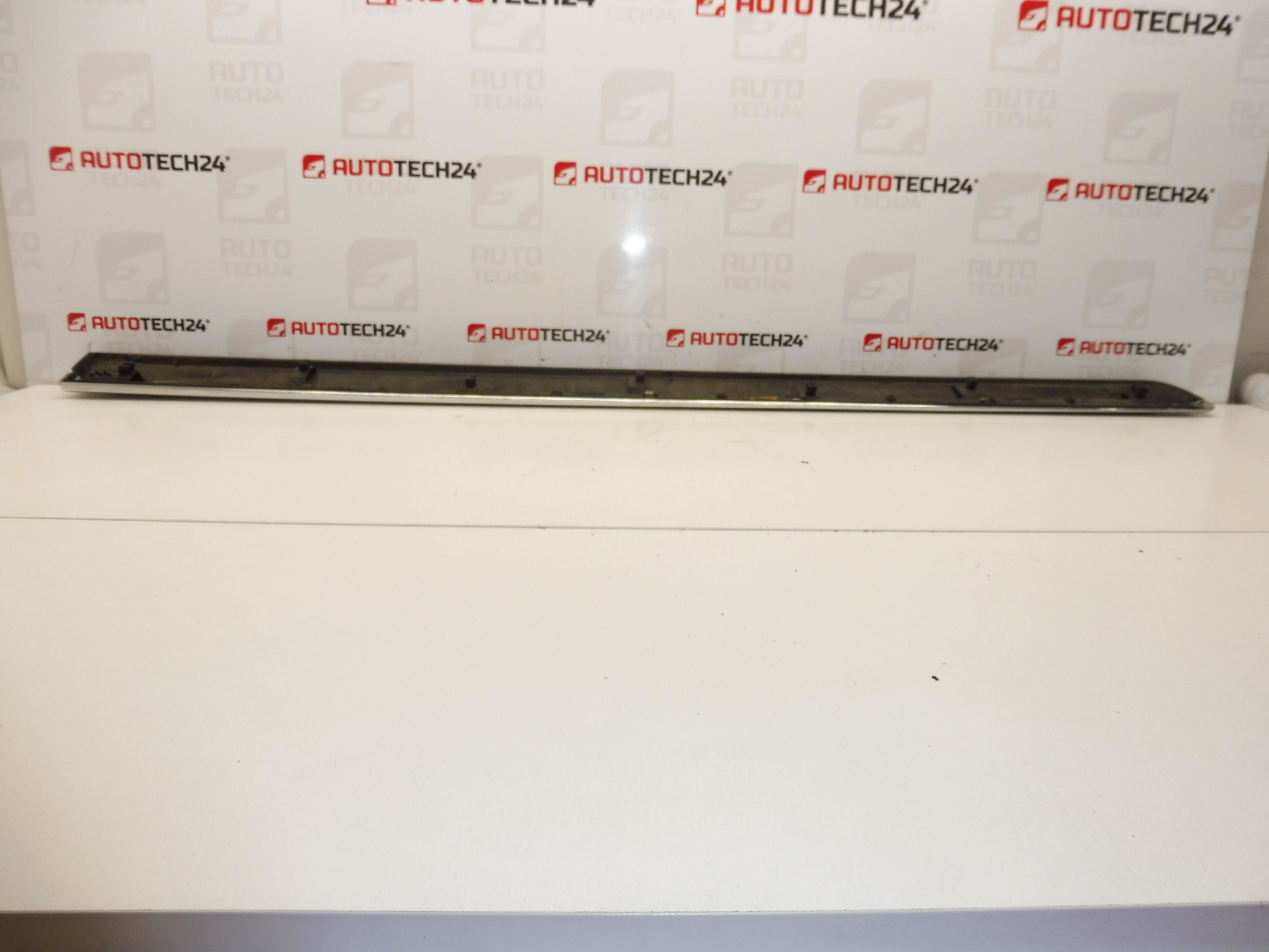 Moldura puerta trasera izquierda Citroen C8 Peugeot 807 EYJ 1401029977 8546W2