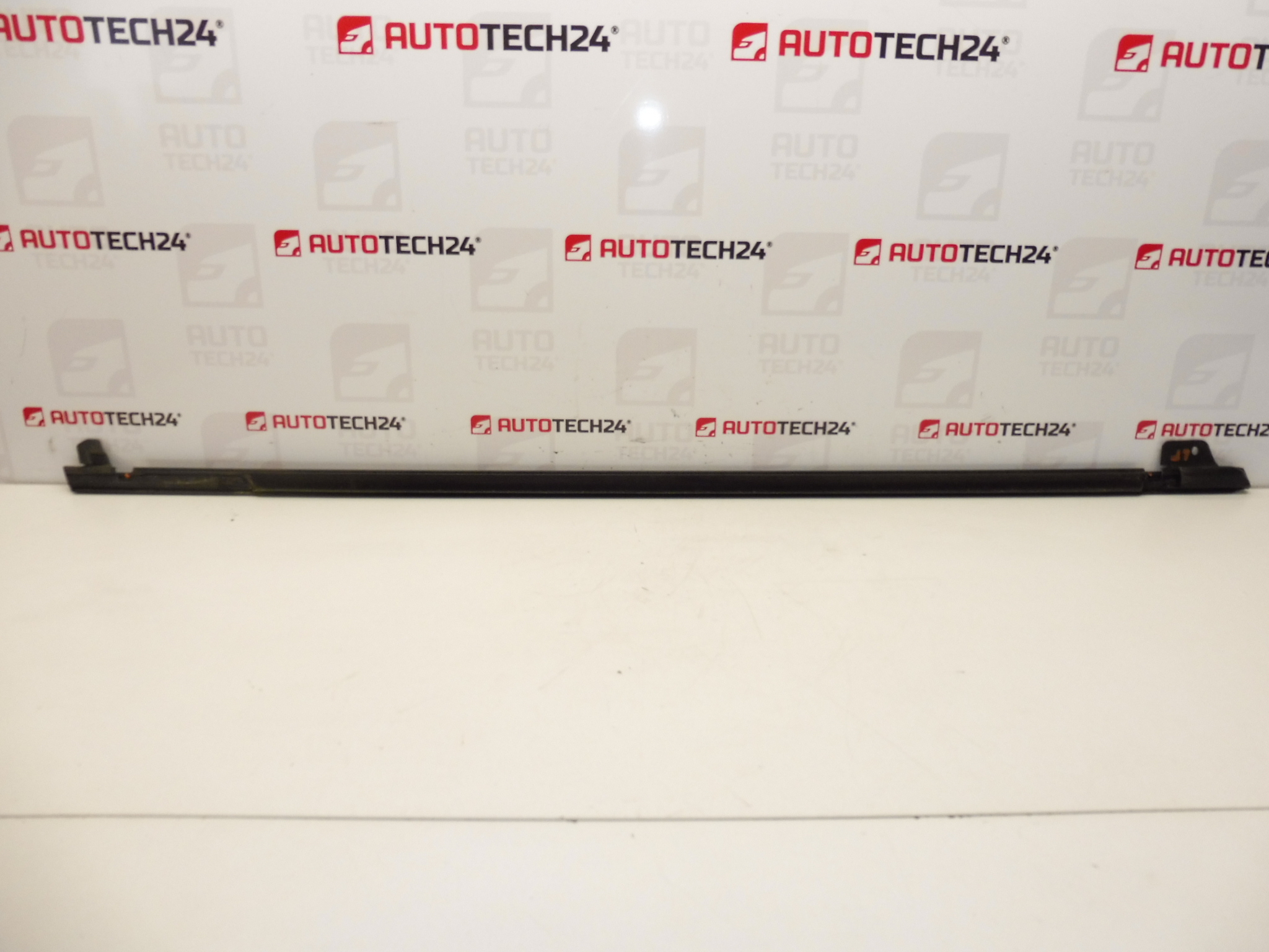 Listón CROMADO para puerta delantera izquierda Citroen C4 Picasso 9334P7