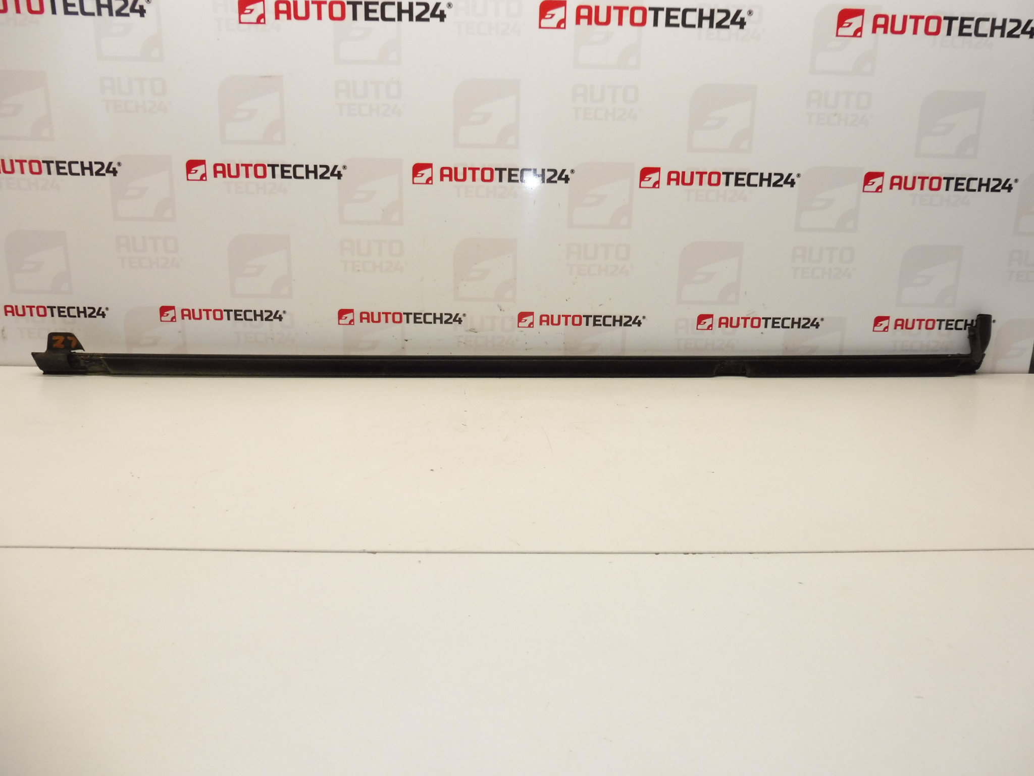 Listón CROMADO para puerta trasera izquierda Citroen C4 Picasso 9334N9