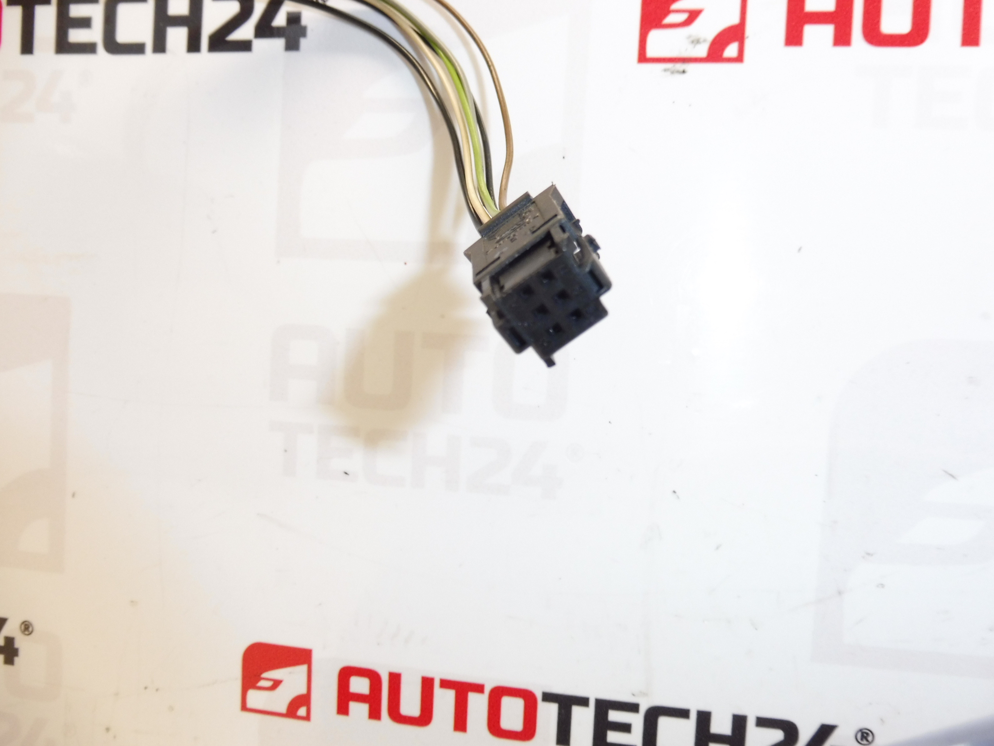 Peugeot 307 EZWD retrovisor derecho ligeramente rayado 8149AX