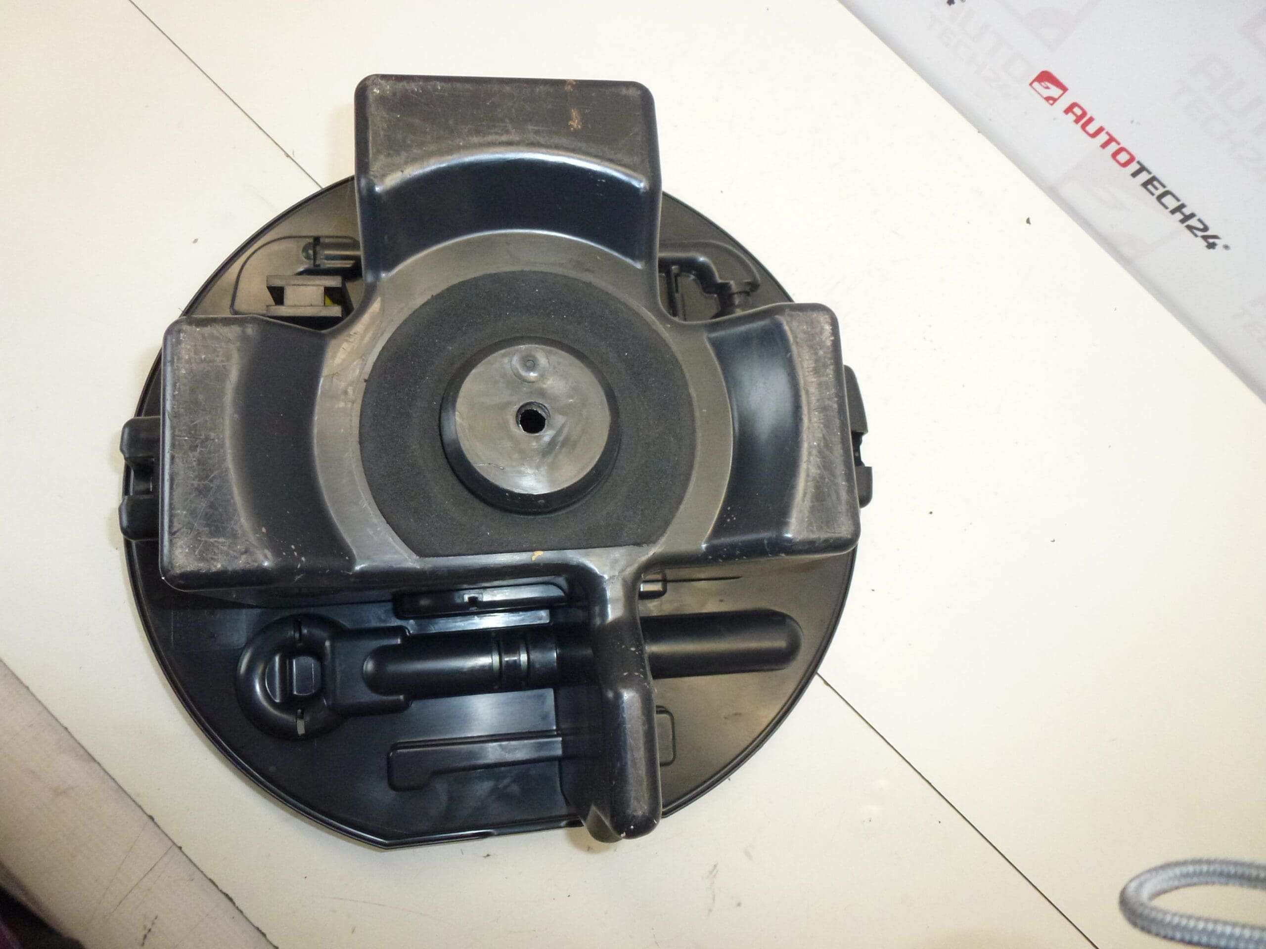 Herramientas, palanca, llave, argolla de remolque Citroën C4