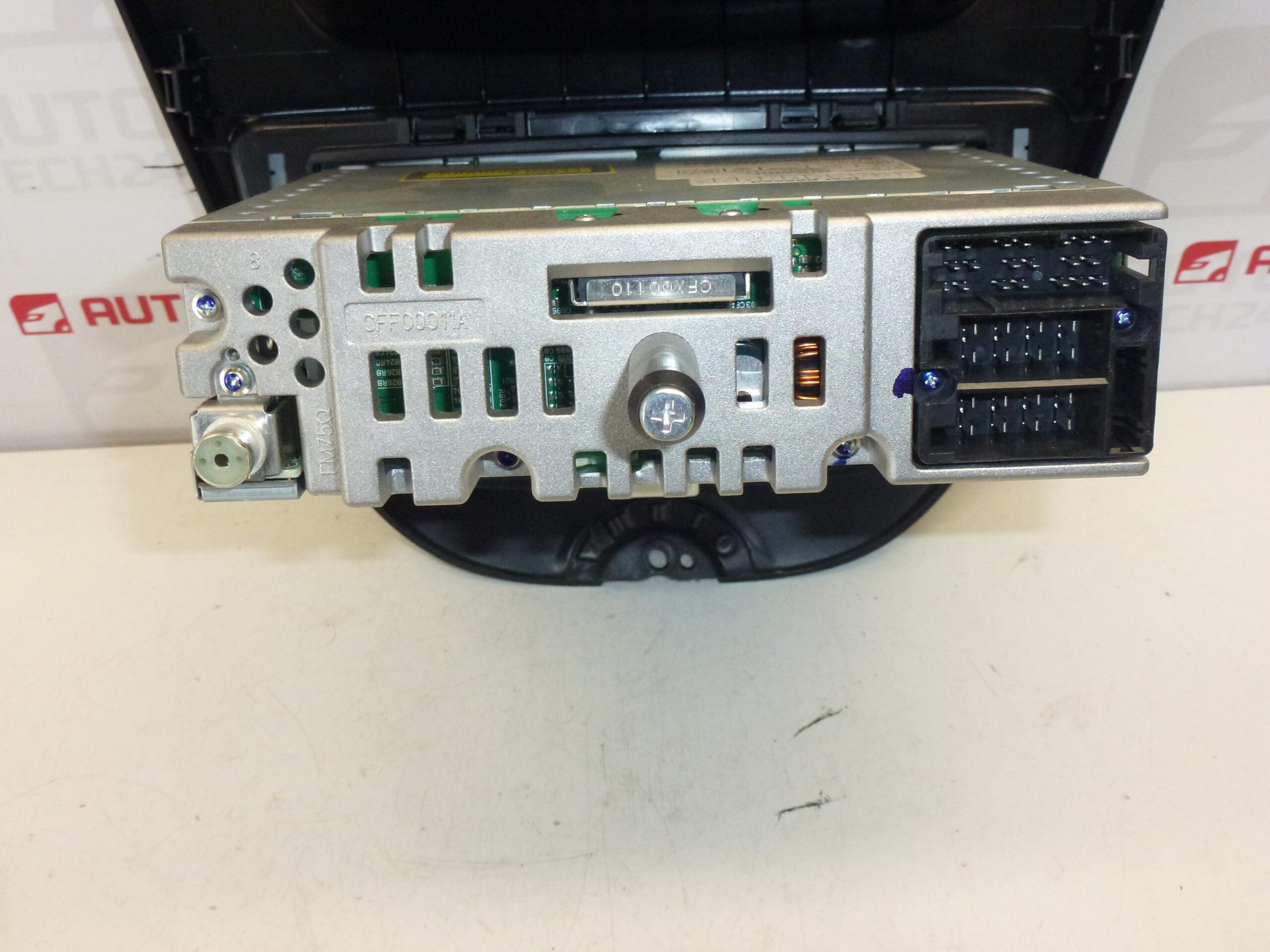 Radio de coche CLARION con CD Citroën C1 Peugeot 107