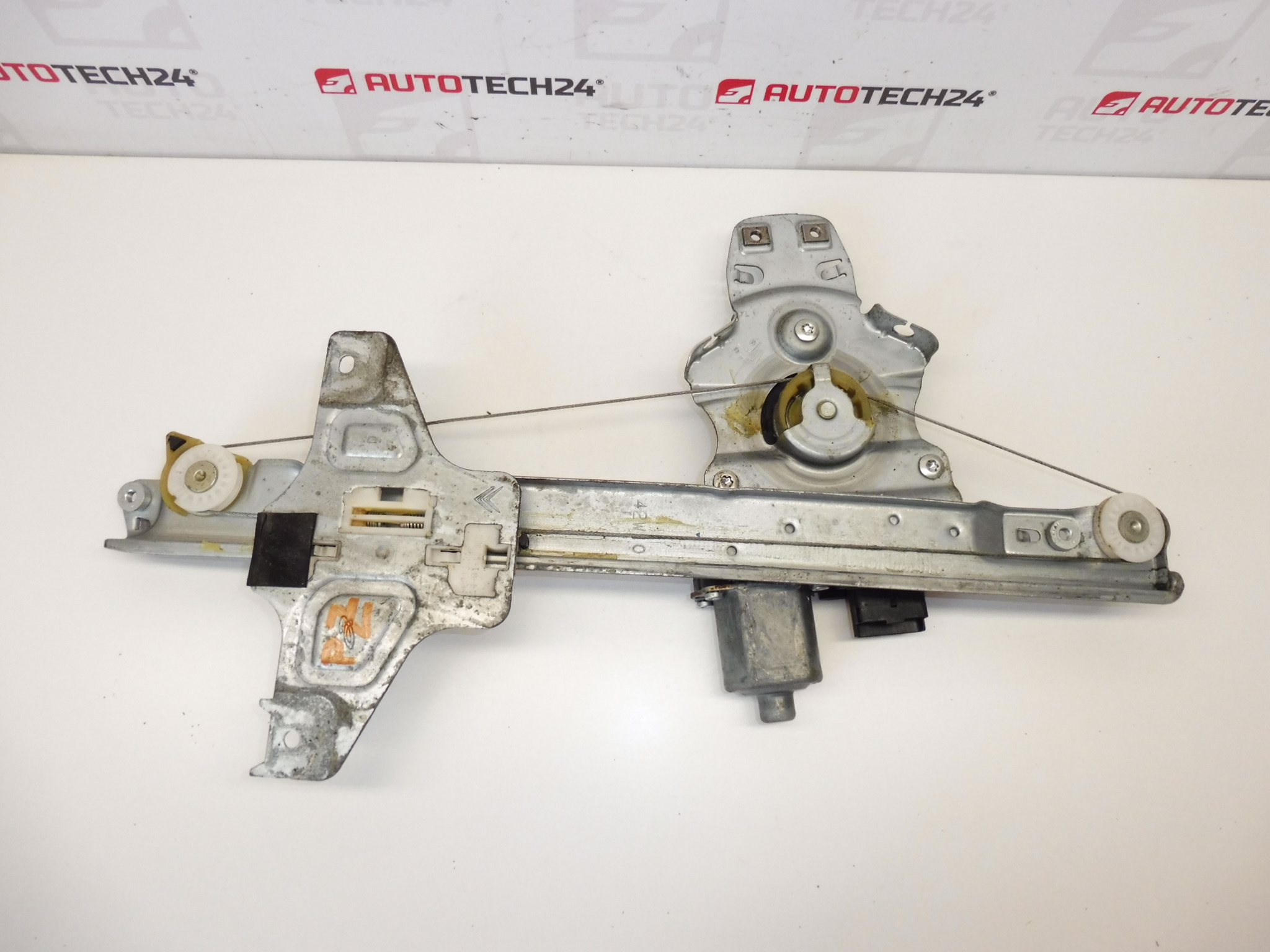 Citroën C5 X7 Mecanismo de apertura de la luneta trasera derecha 0130822446 128000771