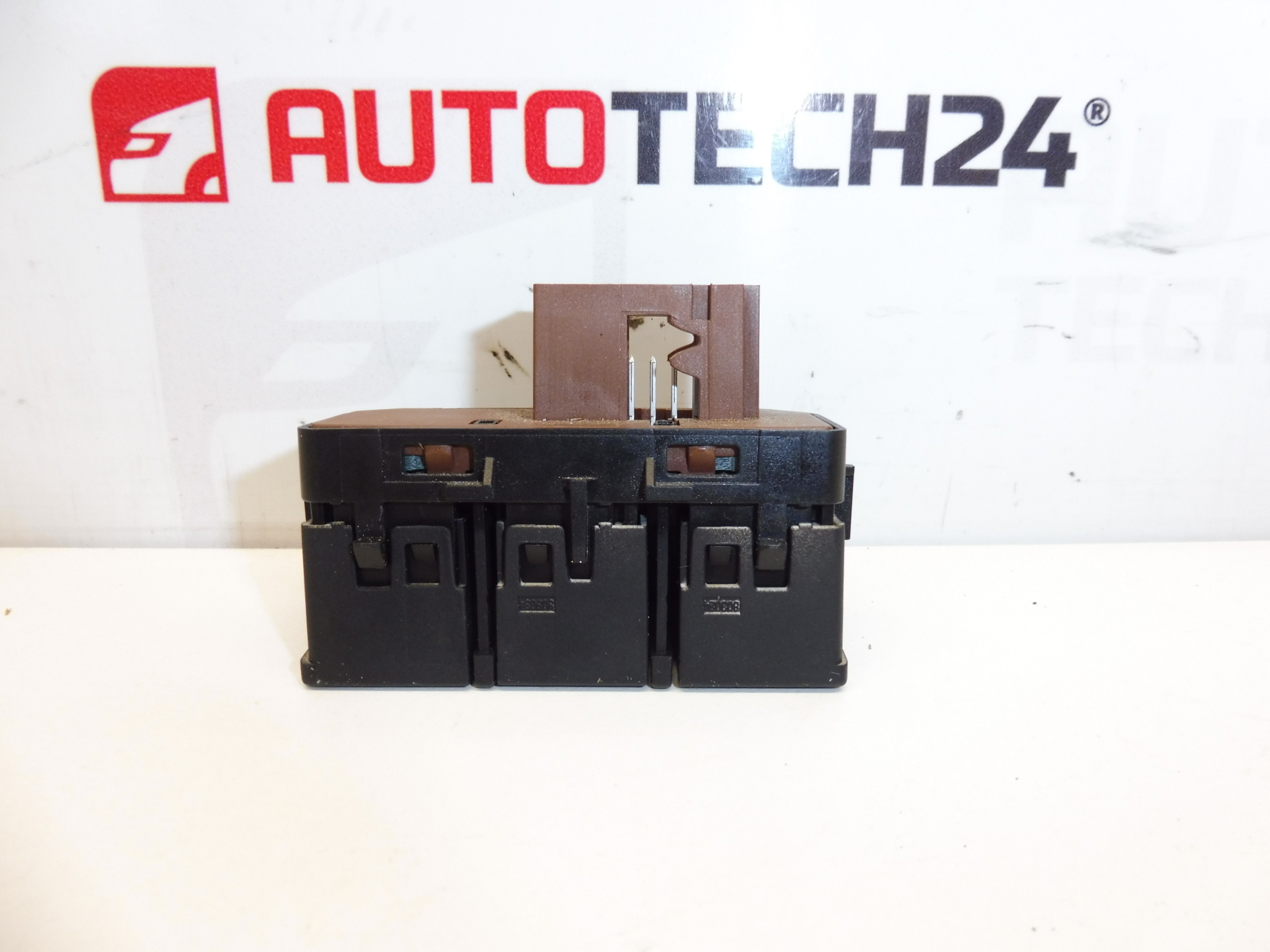 Interruptor cierre centralizado y SOS Citroën C5 X7 96645838ZD 649045