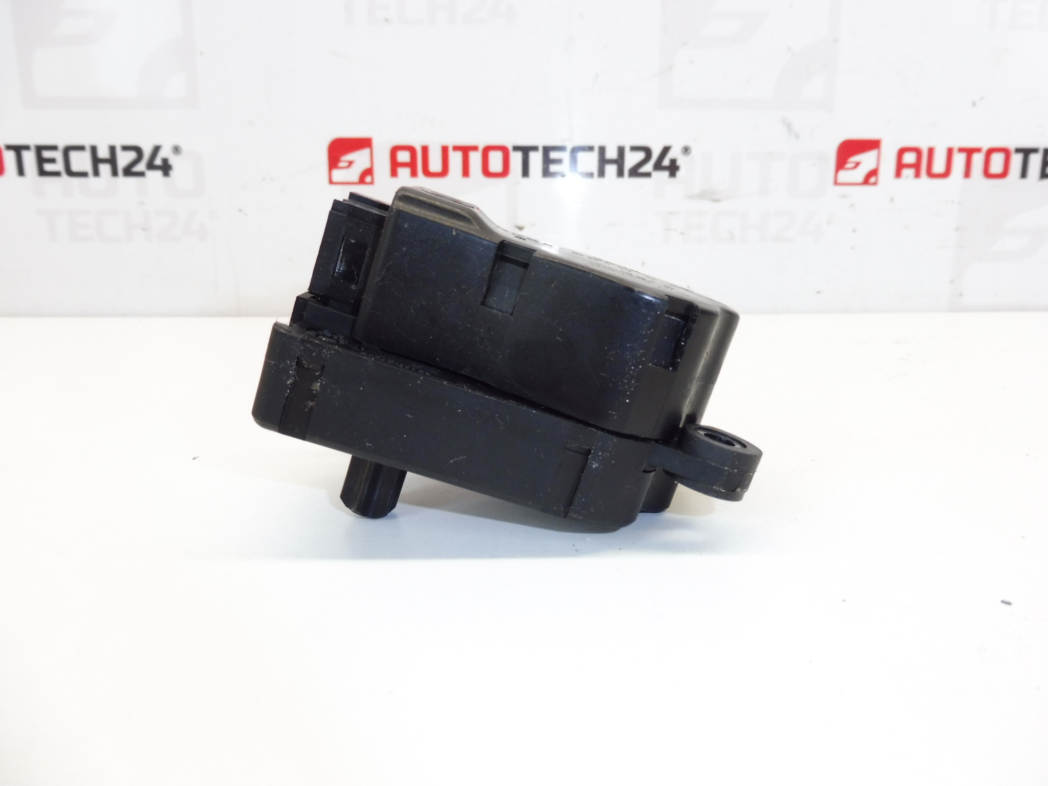 Actuador de calefacción BEHR Citroën Peugeot EAD515 P2861001U b 42 647947