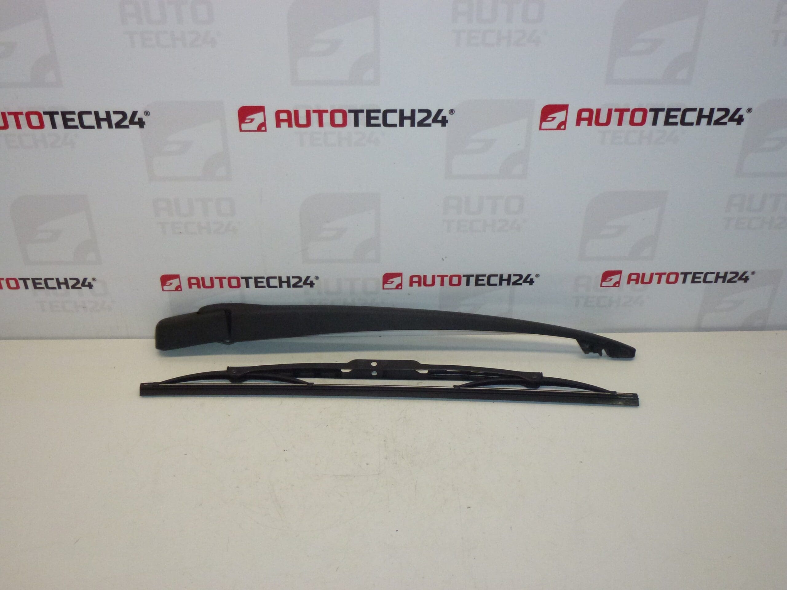 Brazo de limpiaparabrisas - trasero - Citroën Xsara Picasso 6429Q5
