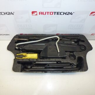 Herramientas, gato, llave, argolla de remolque Citroën C4 GRAND Picasso 6736A3