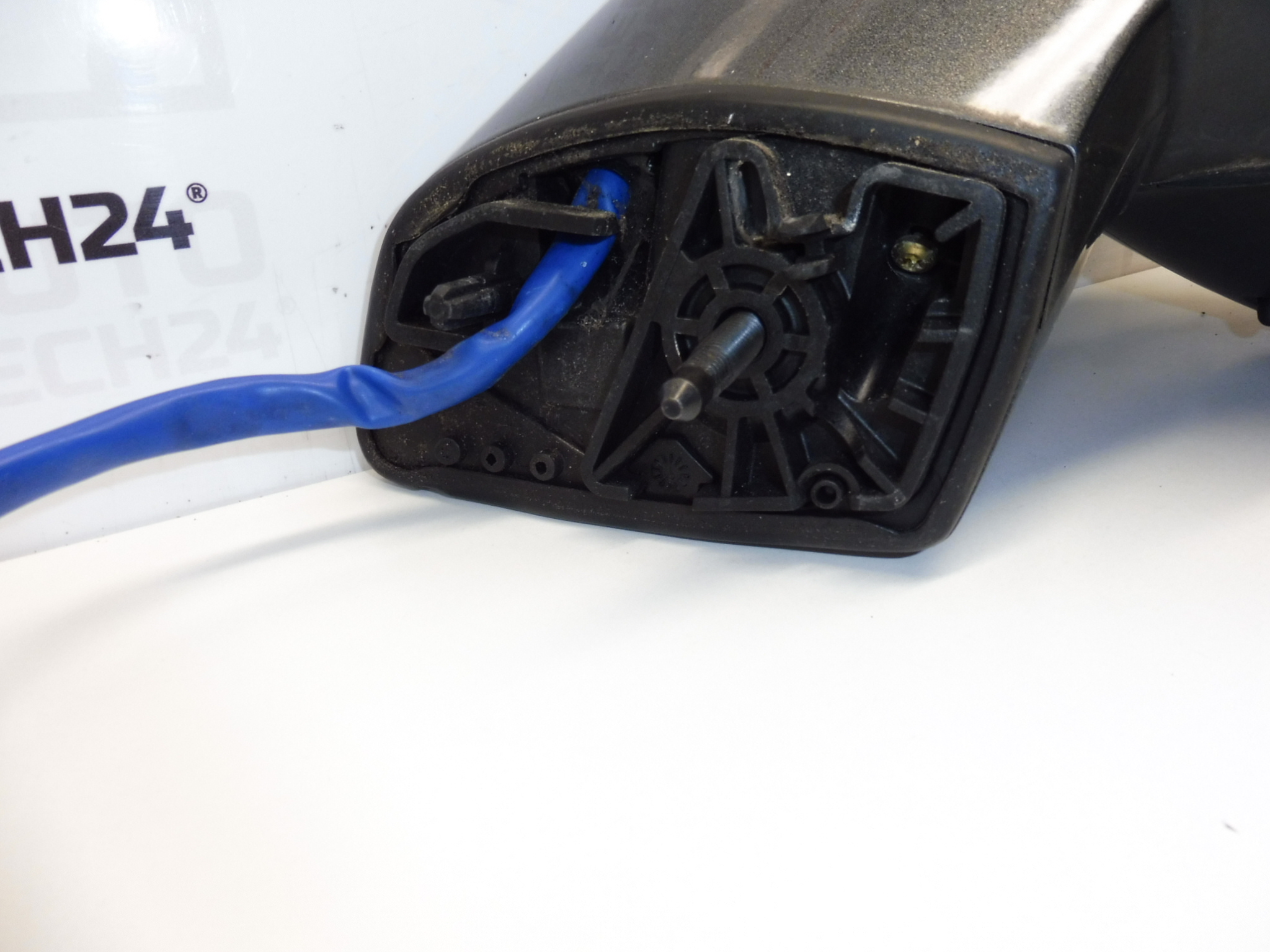 Retrovisor derecho Peugeot 308 KTPD 8153NF