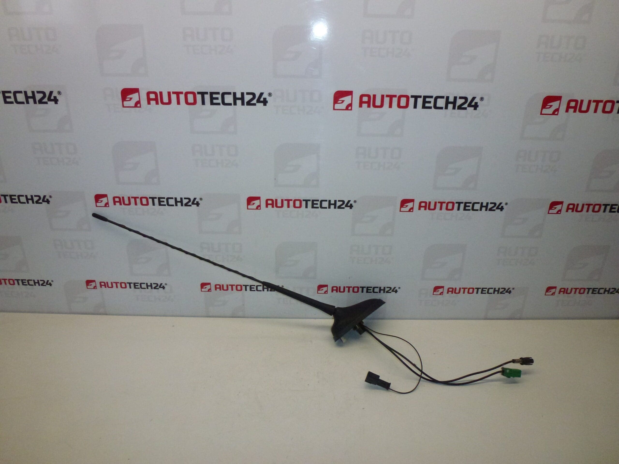 Antena Citroën C5 sedán 01-04 9638990180 6561P1