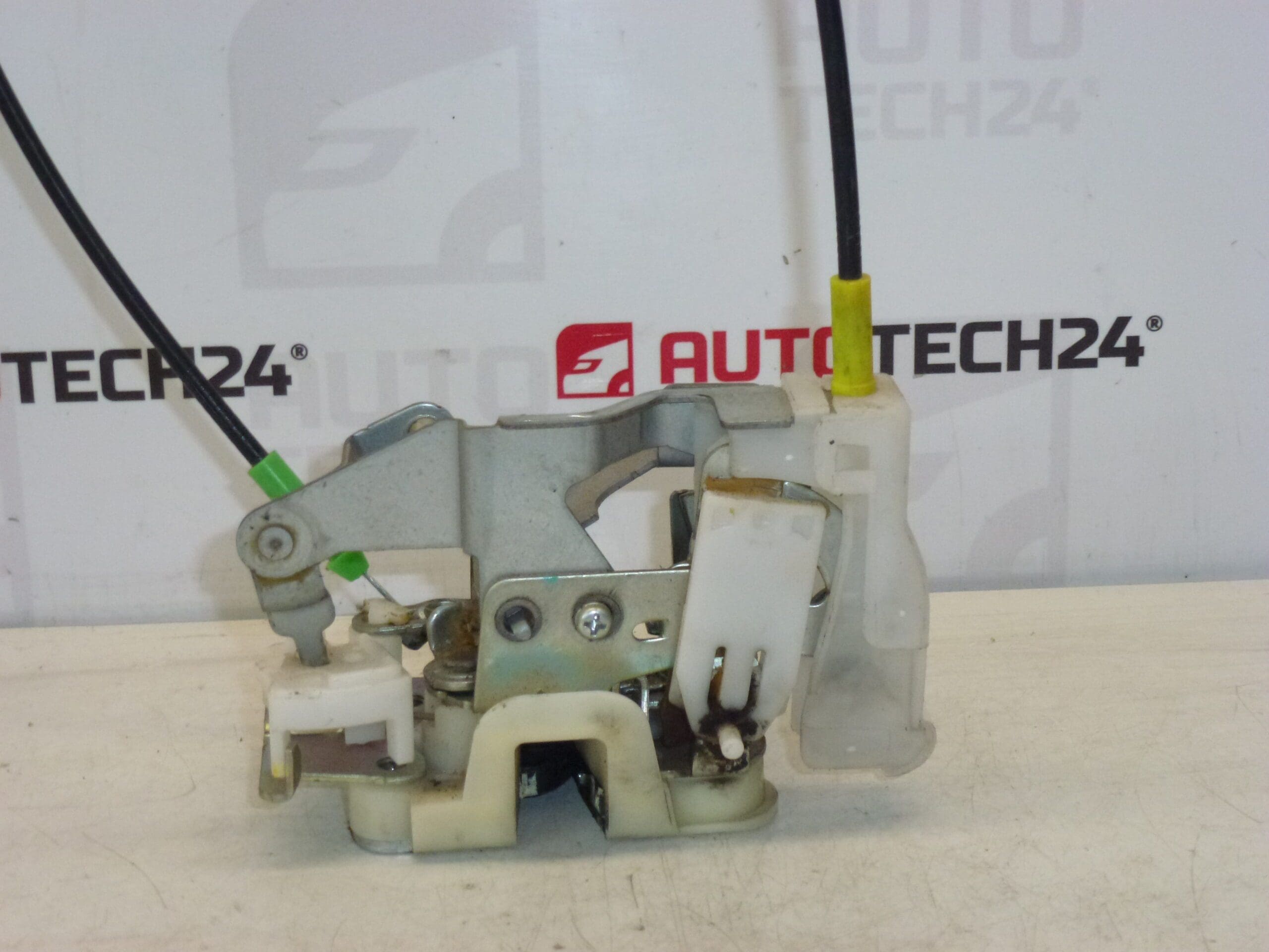 Cerradura puerta trasera derecha Citroën C1 Peugeot 107 9138G4