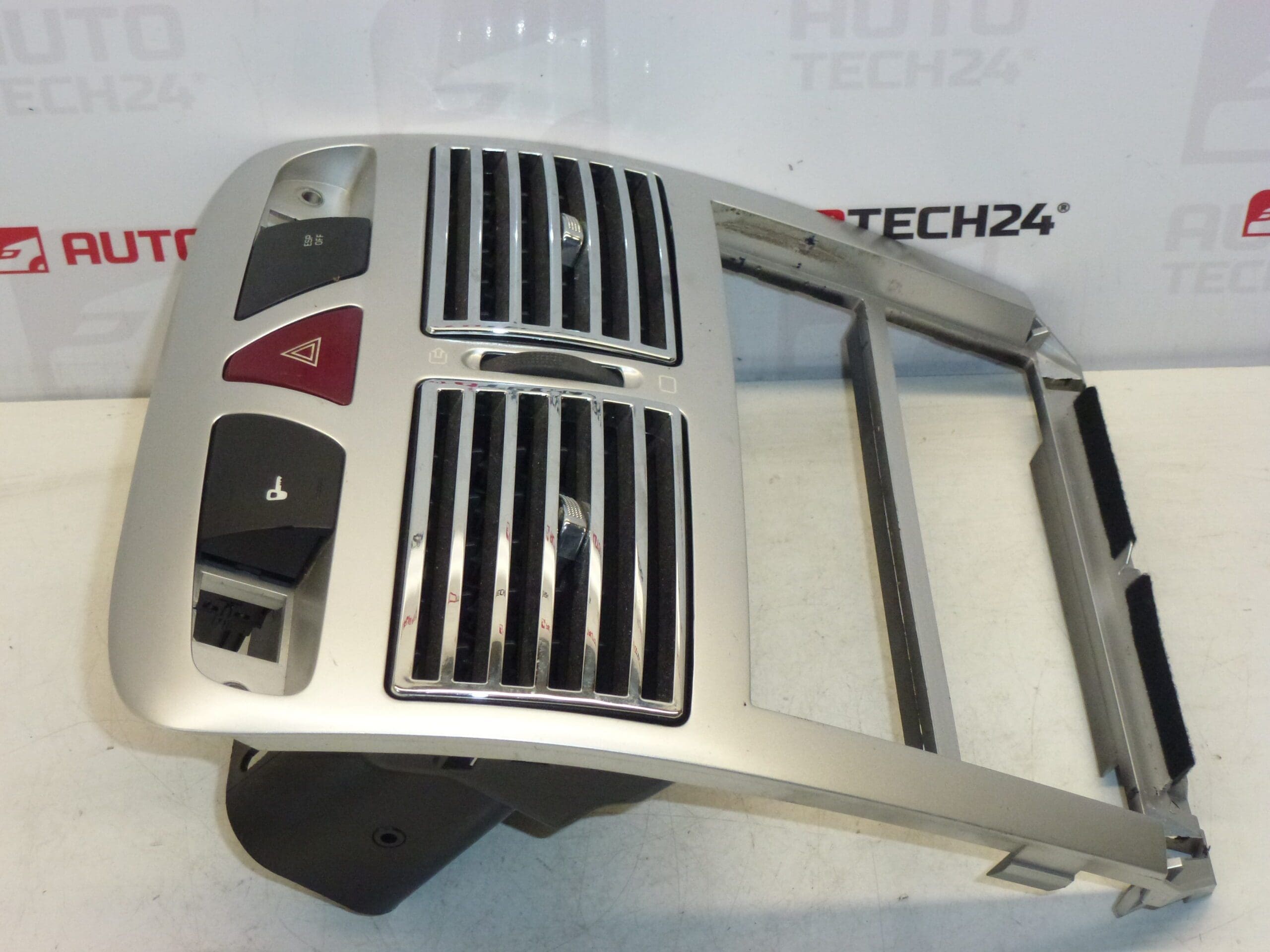 Marco de radio con ventiladores Peugeot 307 9634505077 8211CZ