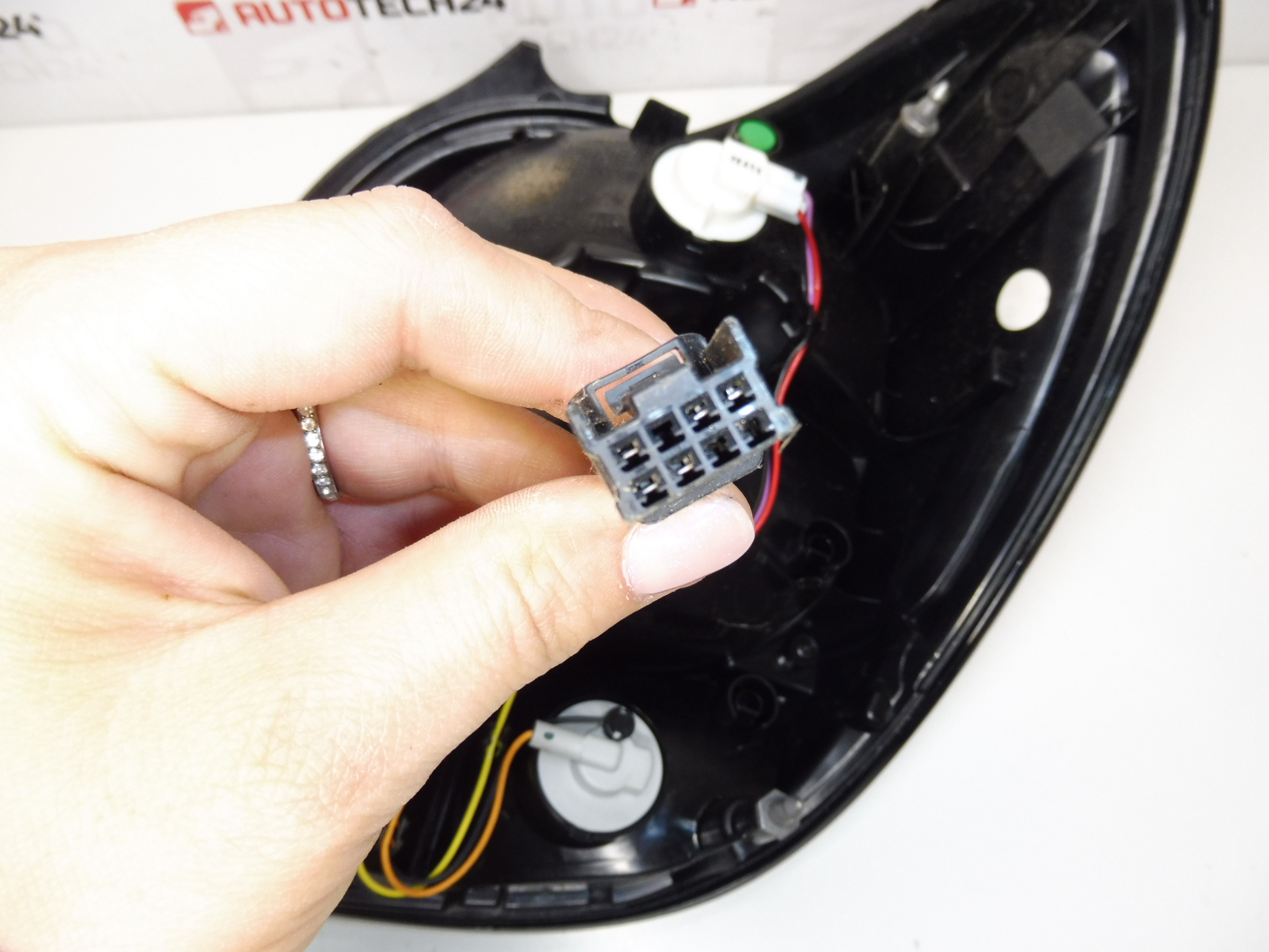 Piloto trasero izquierdo Citroën C1 II 81560-0H152 B001031980