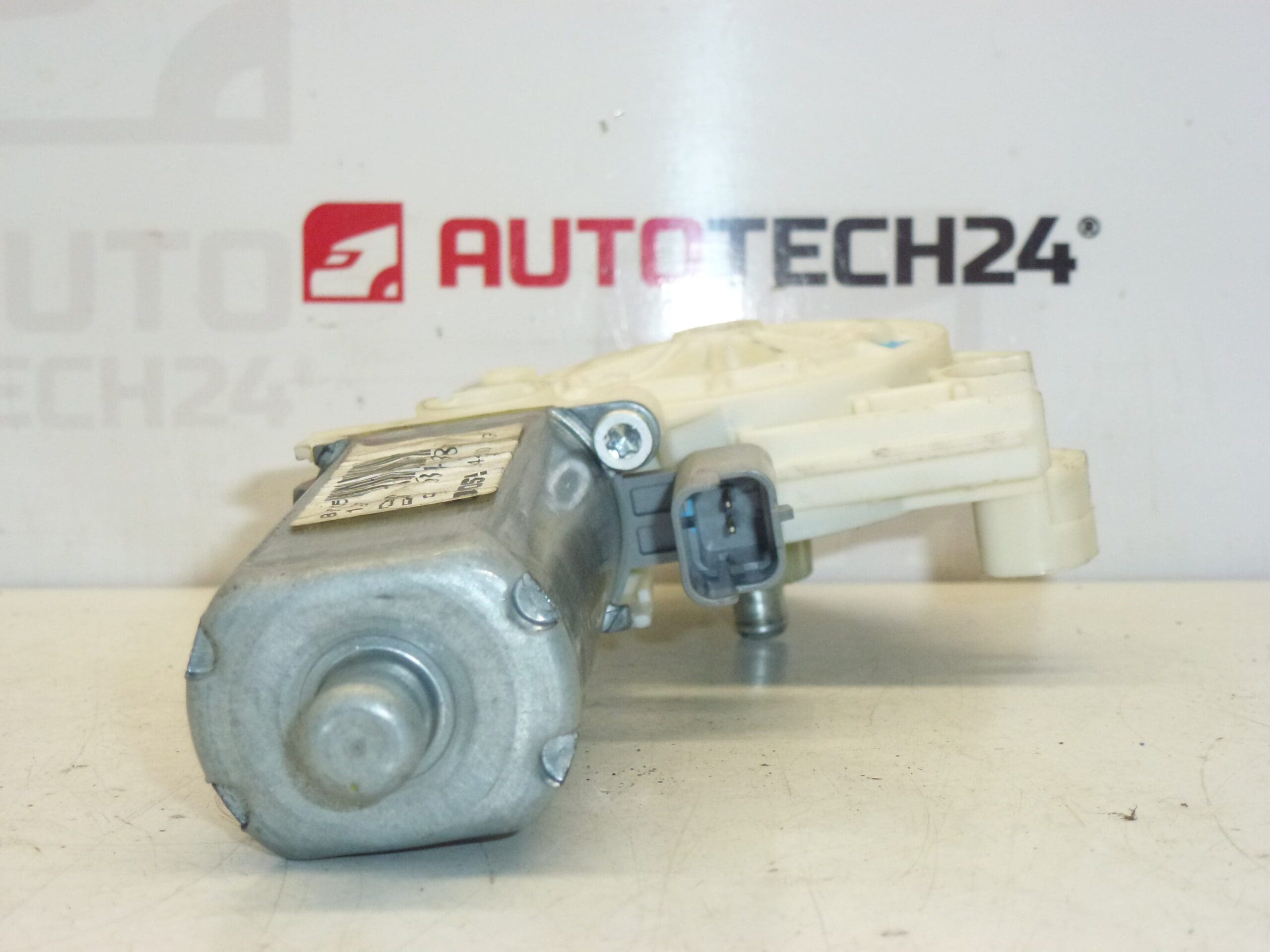 Peugeot 307 Motor de bobinado de luneta delantera izquierda 9634457380 9221K6