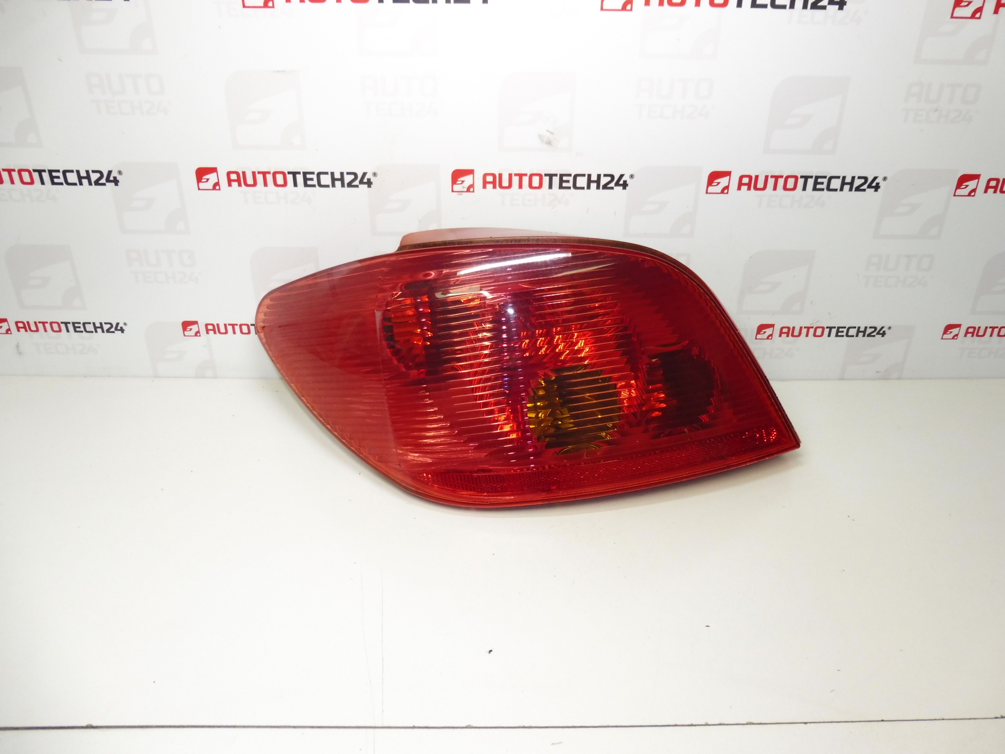 Luz trasera izquierda Peugeot 307 96343704Je 89023238 6350p3