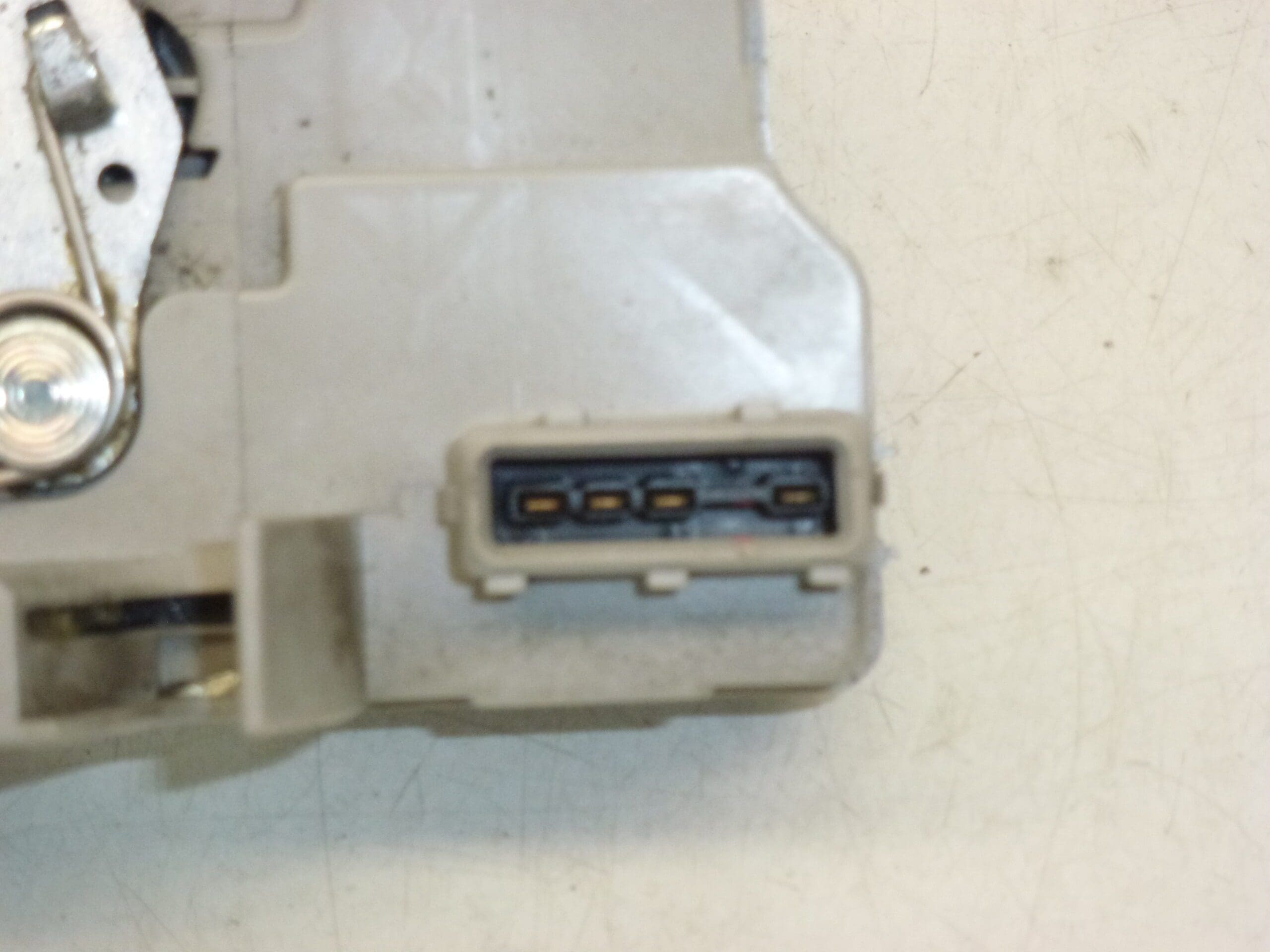 Cerradura puerta trasera derecha Peugeot 307 9138G0