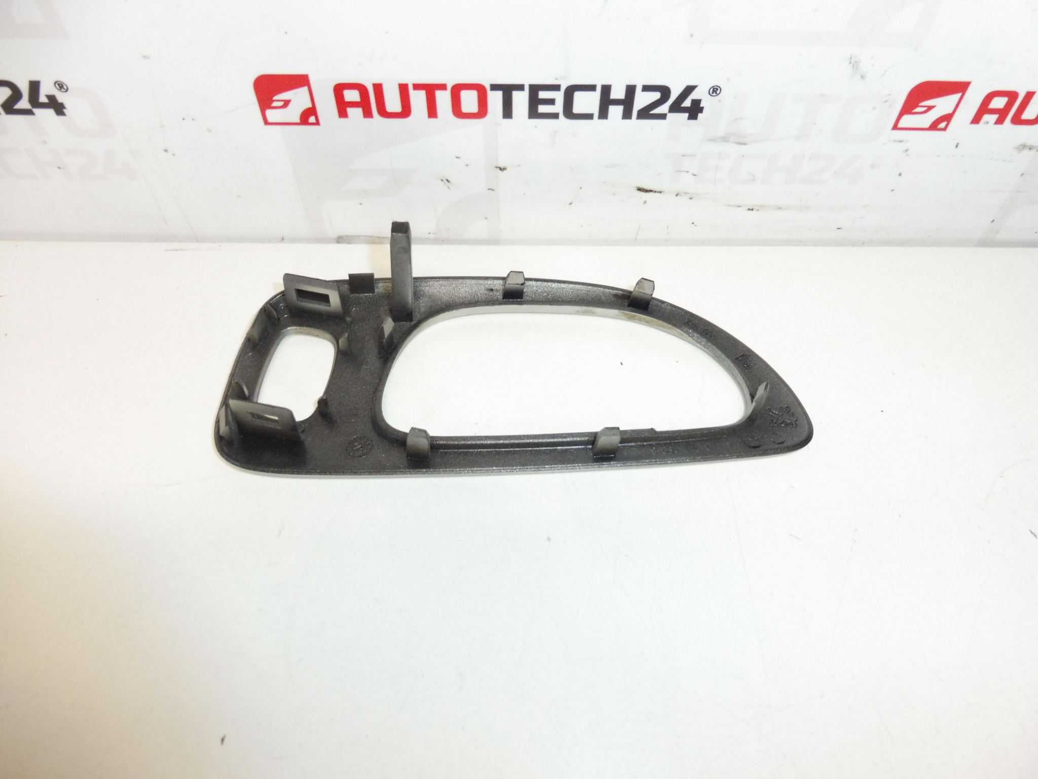 Tapa manilla interior puerta trasera derecha Peugeot 307 9634774677