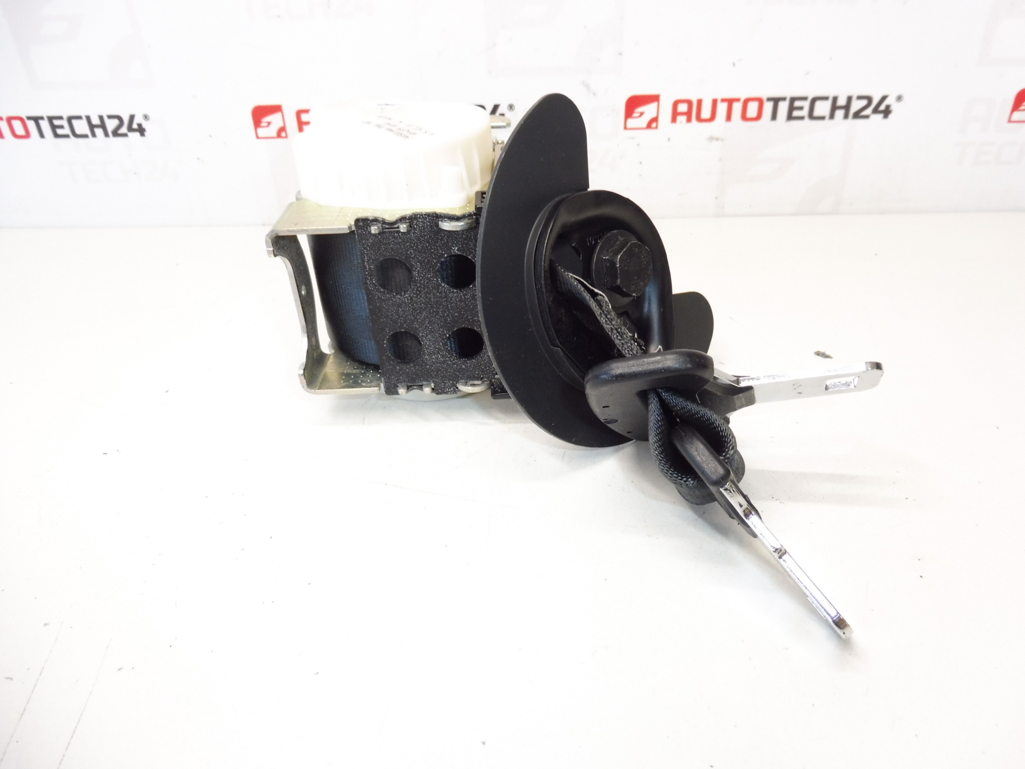 Cinturon seguridad central trasero Peugeot 5008 34058194A 8975SK