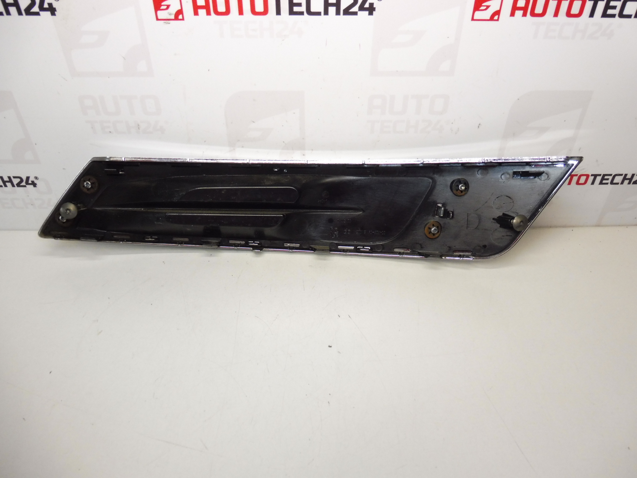 Regleta faro derecha Peugeot 5008 021311 745308
