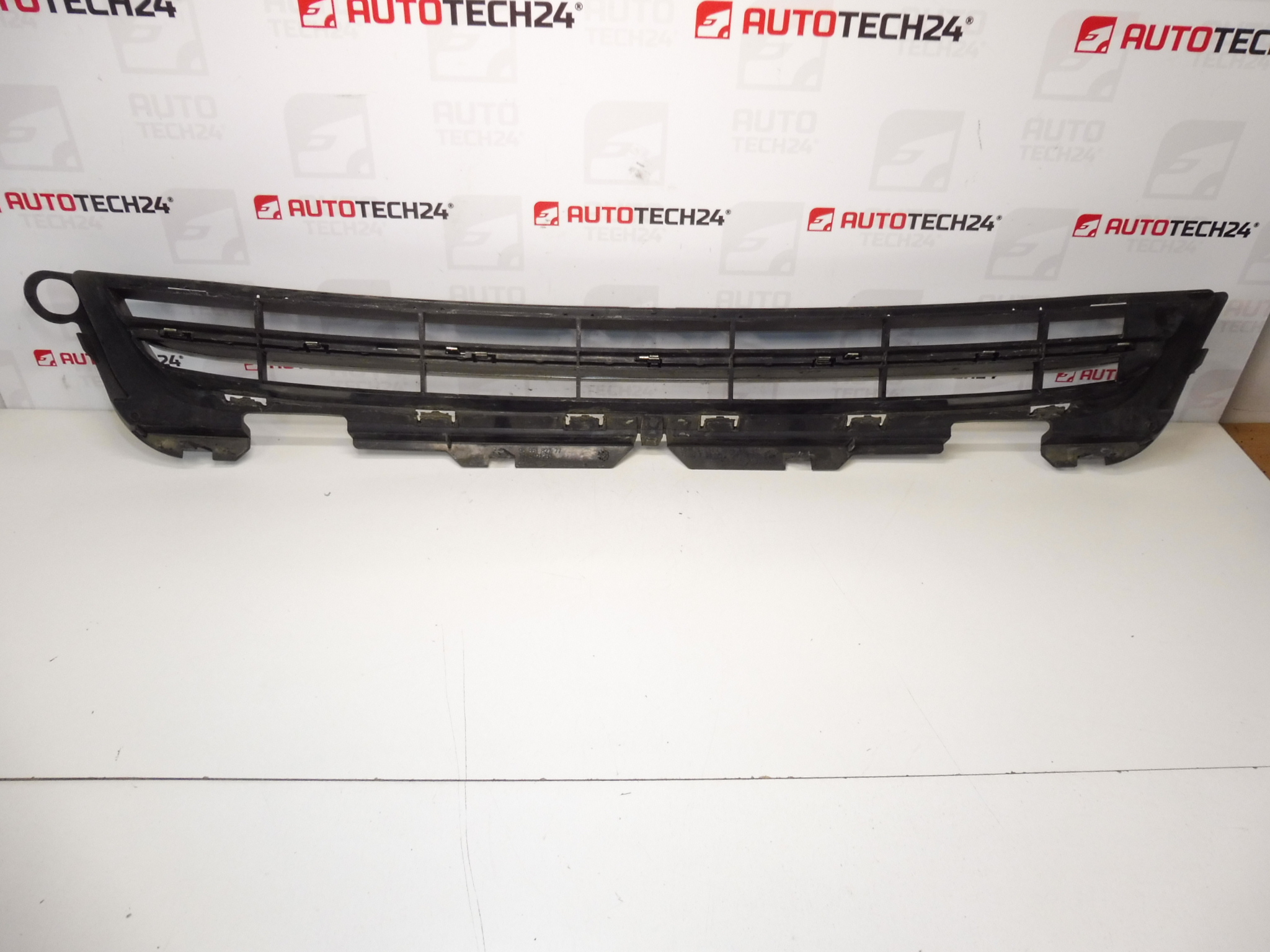 Rejilla parachoques delantero Peugeot 5008 9686182777 7422H7