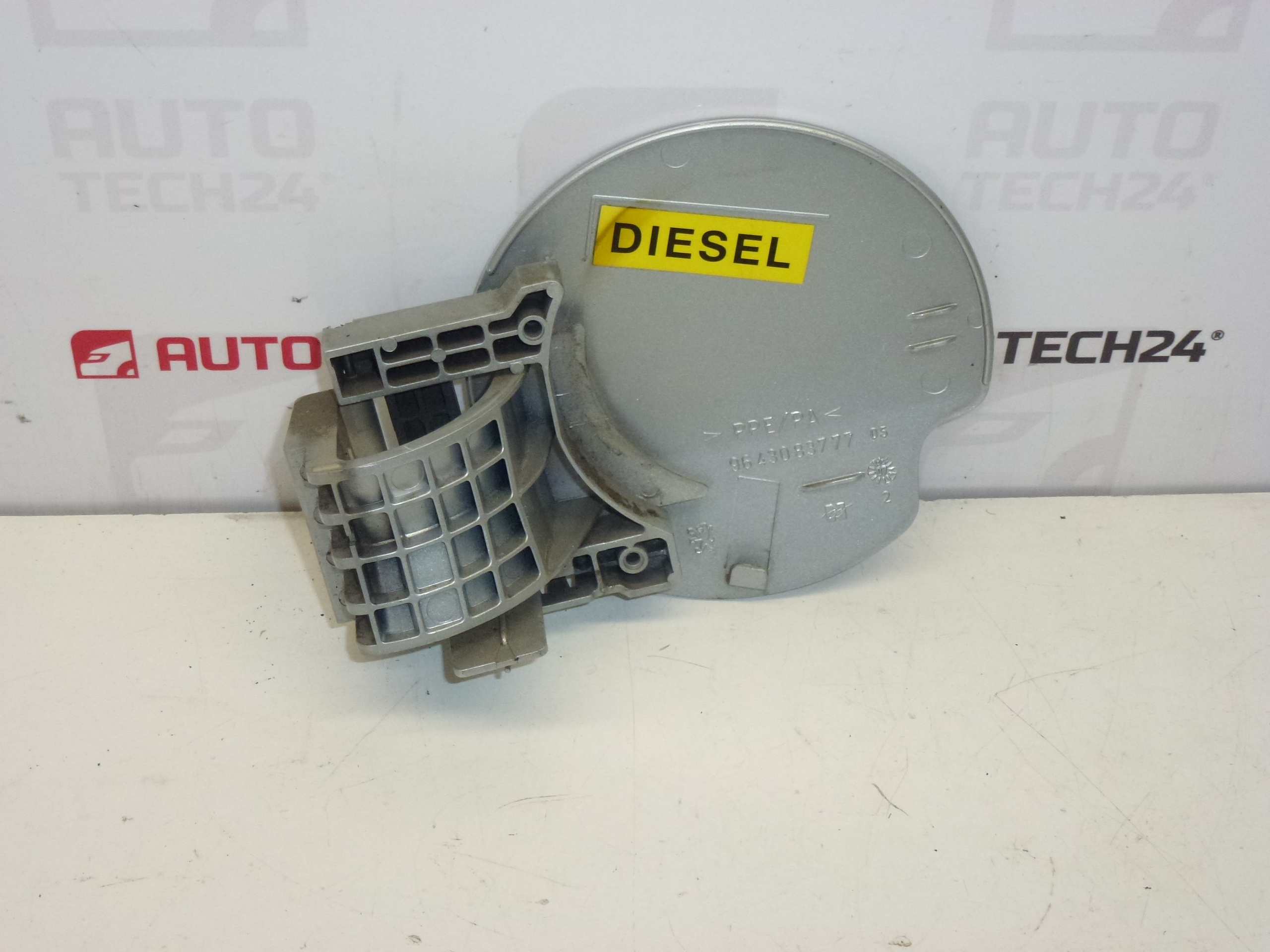 Tapa deposito Peugeot 307 9643083777 EZRC