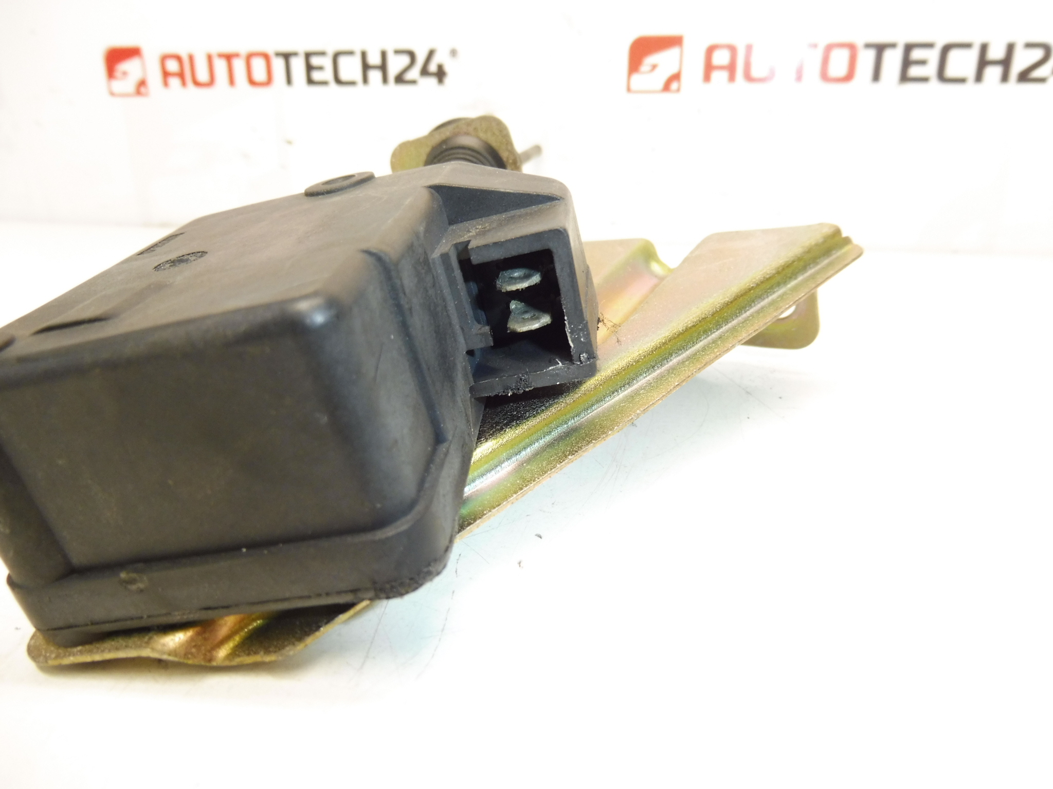 Cerradura tapa combustible Peugeot 607 151860