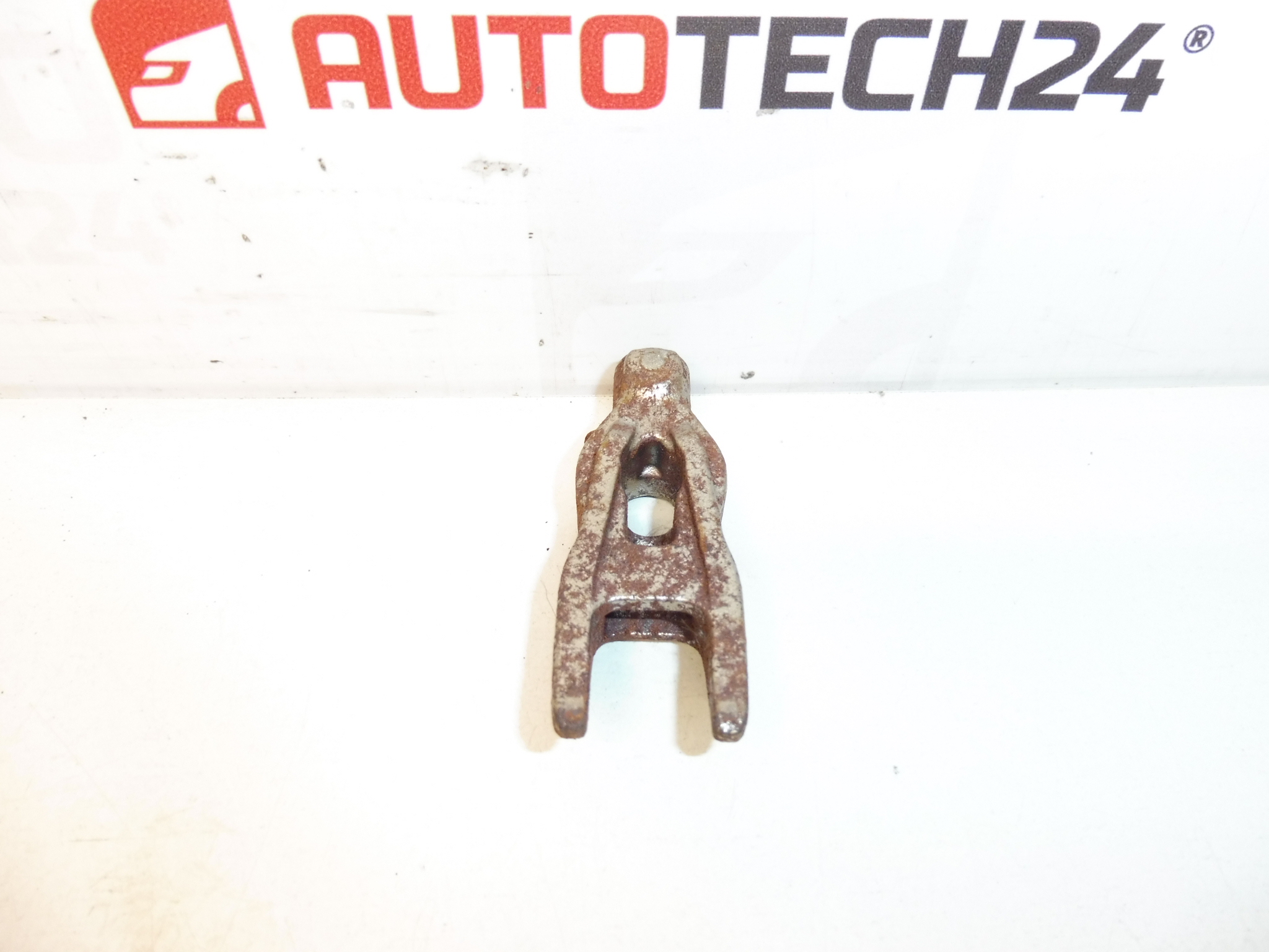 Horquilla de fijación del portainyectores Bosch 1.5 HDI 9811760780