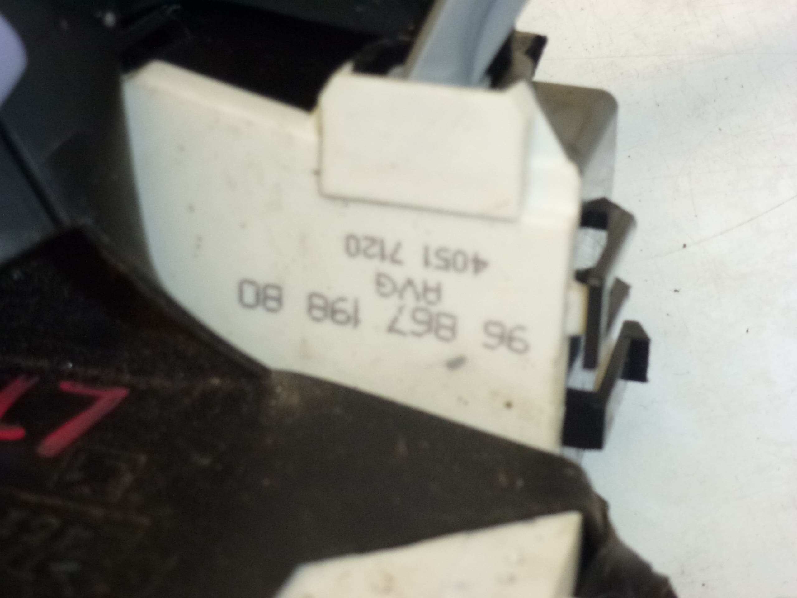 Cerradura puerta delantera izquierda Citroën C4 9686719880 9135FA