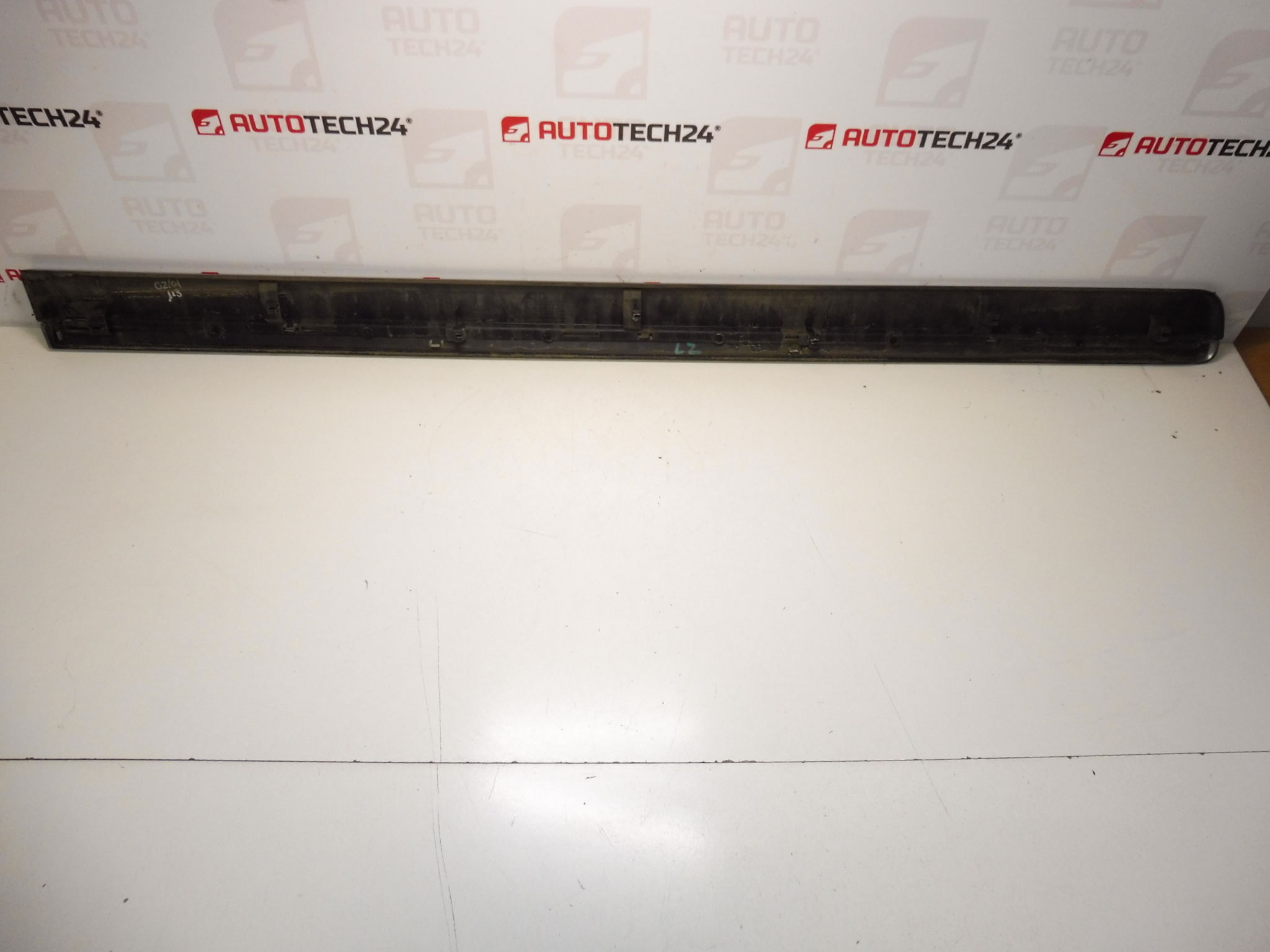 Moldura puerta trasera izquierda Citroen C8 Peugeot 807 KTQ 1401029977 8546W2