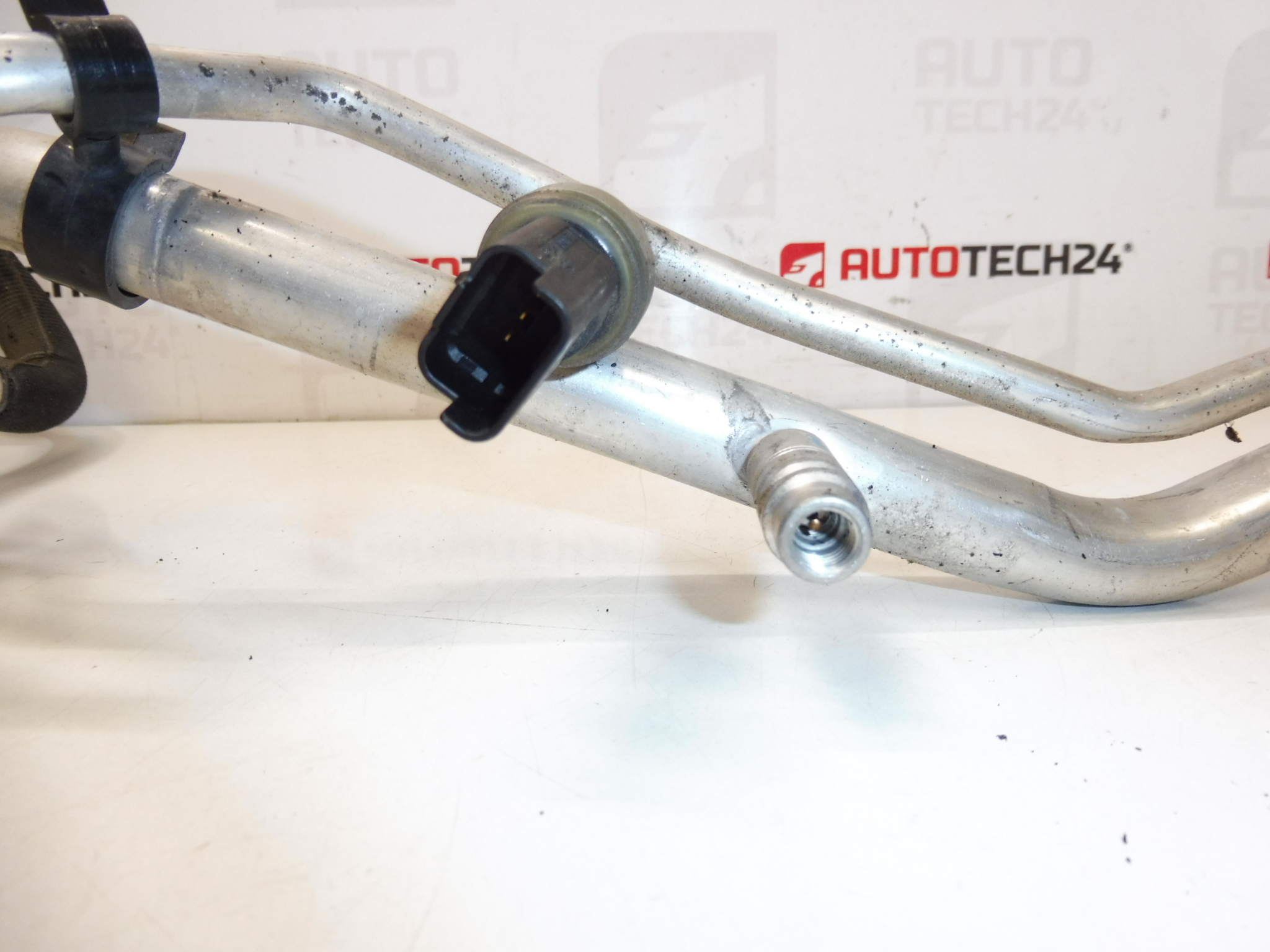Tubo climatizador Citroën C4 Peugeot 307 9657451280 6460QL