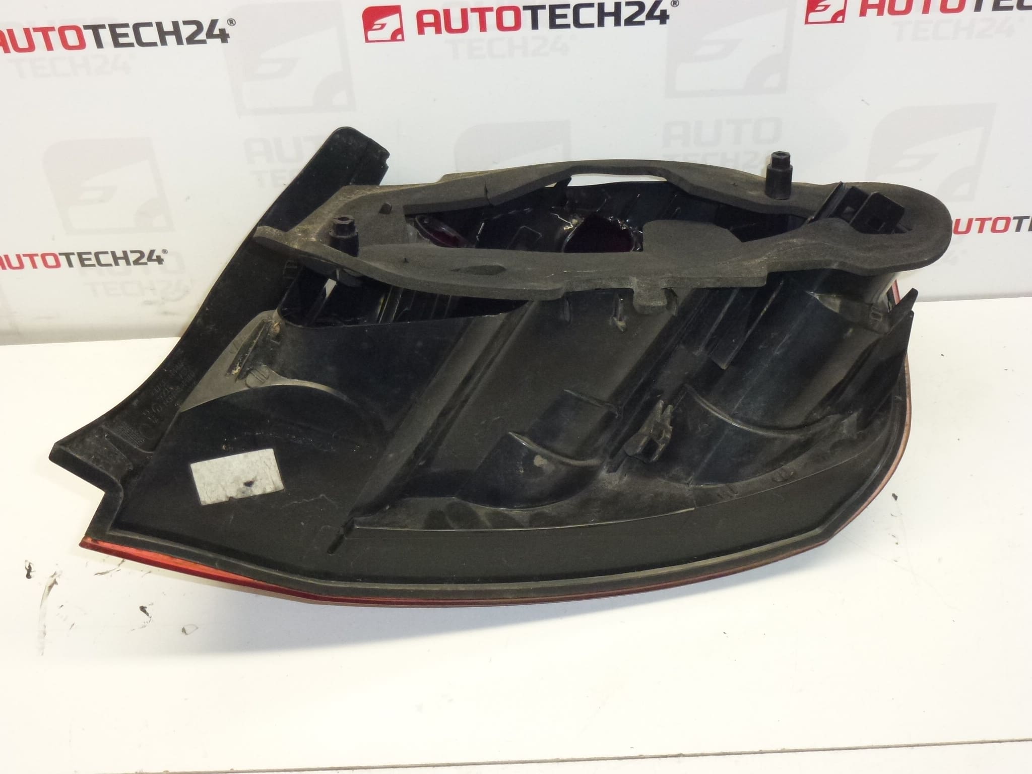 Piloto trasero izquierdo Peugeot 407 sedan 6350GC