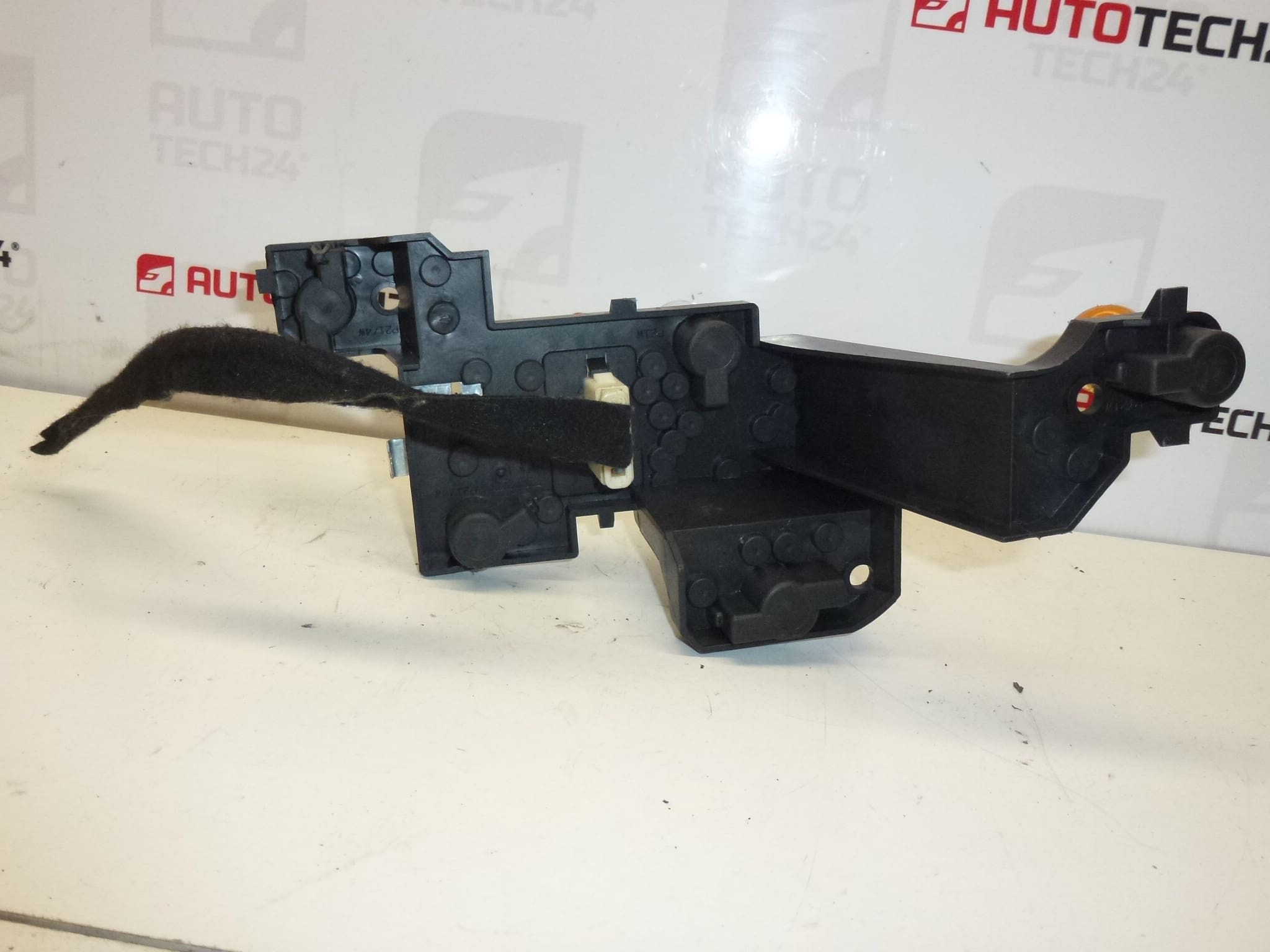 Toma con cableado de luz trasera derecha Peugeot 407 sedan 6351GE