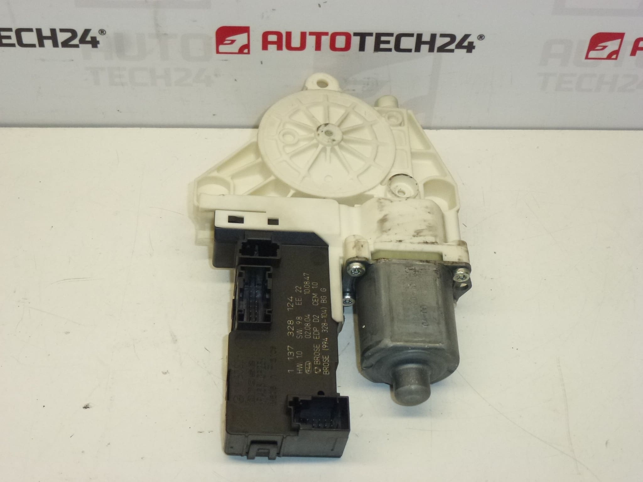 Peugeot 407 Motor de bobinado de ventana izquierda 1137328124 9222Z0
