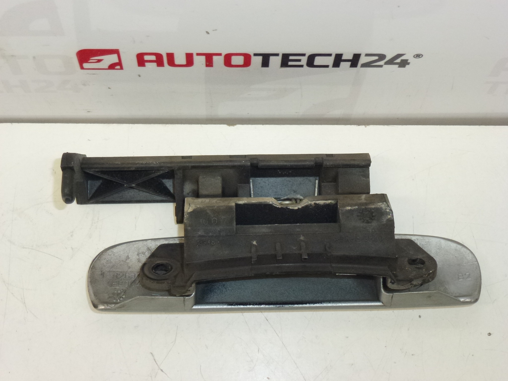 Manija de puerta delantera izquierda Citroën Xsara EZRC 96334565 9101N2