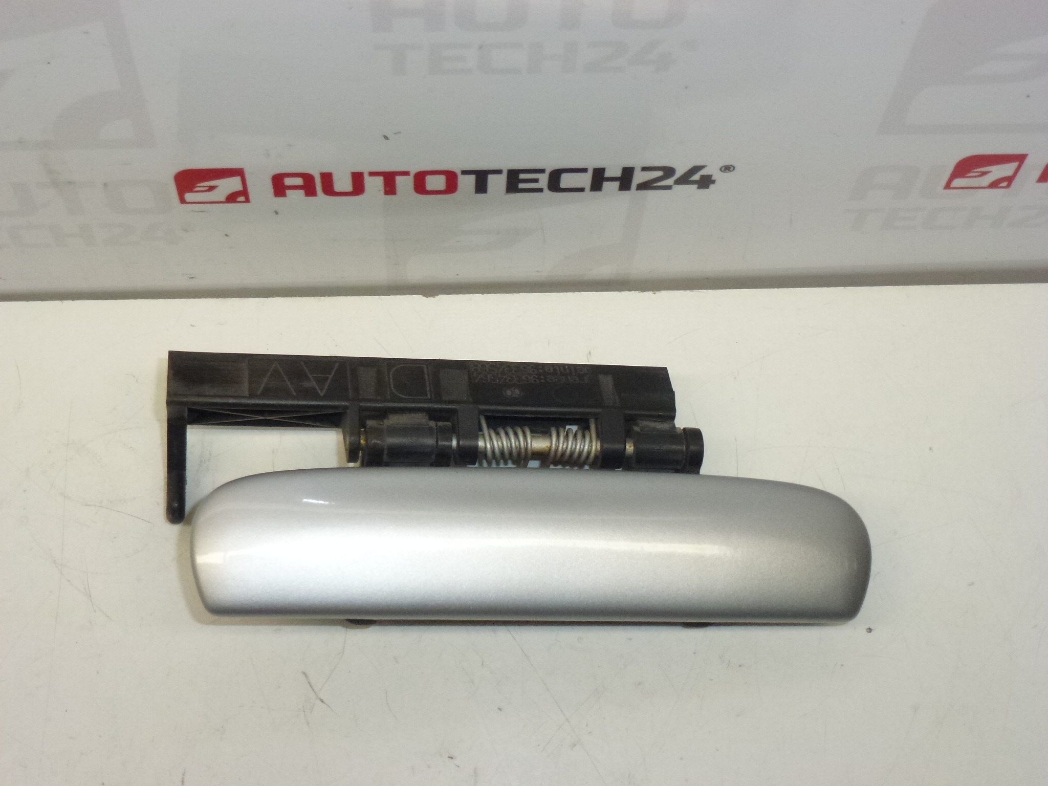 Manija de puerta delantera derecha Citroën Xsara EZRC 96334566 9101N3