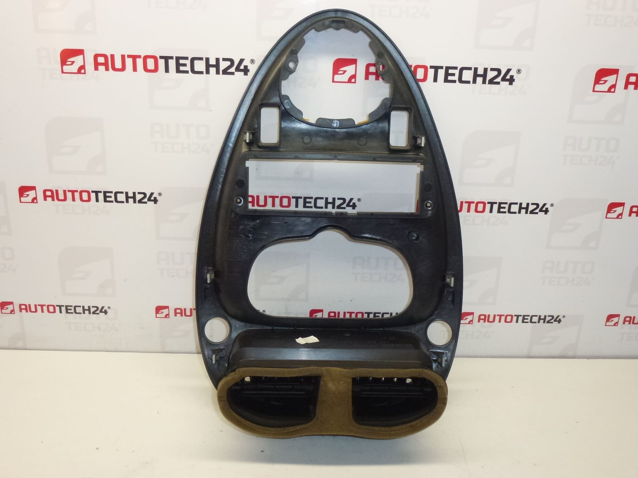 Bisel radio con ventiladores Citroën Xsara Picasso 9631315877 8211C7