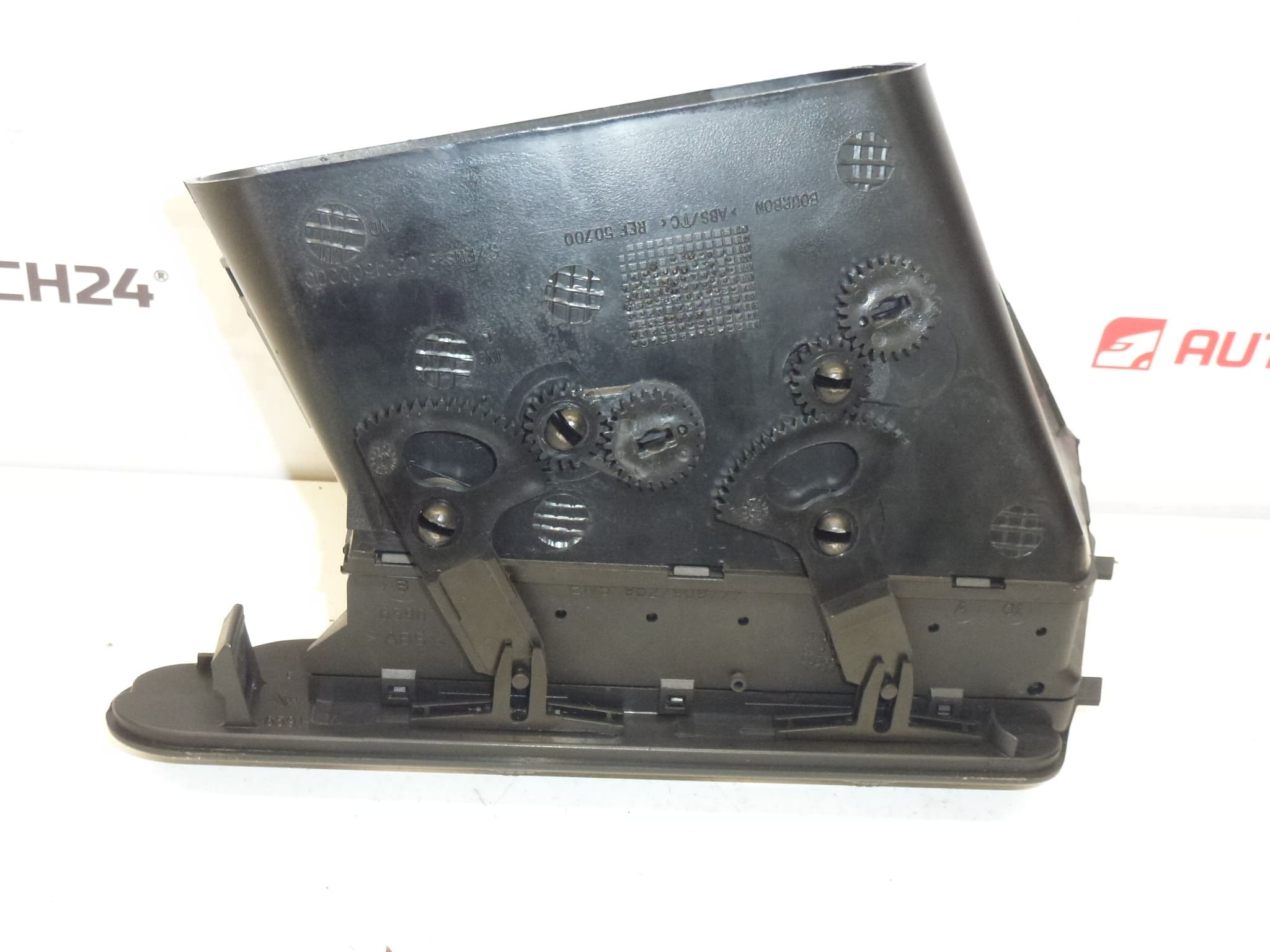 Salida de aire central Citroën Berlingo I y Peugeot Partner I 8265A9