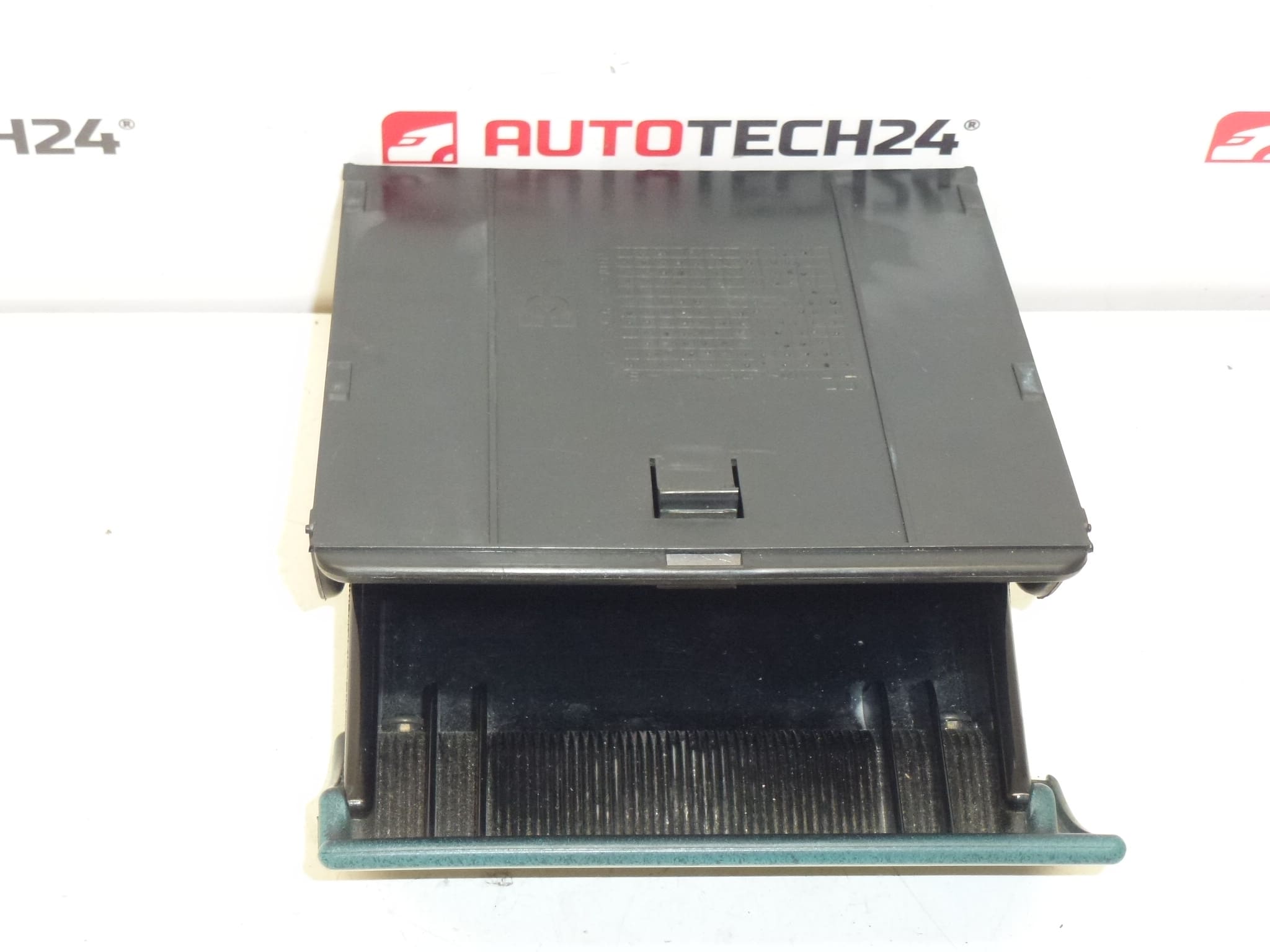 Cenicero salpicadero Citroën Berlingo I y Peugeot Partner I 8230Q9