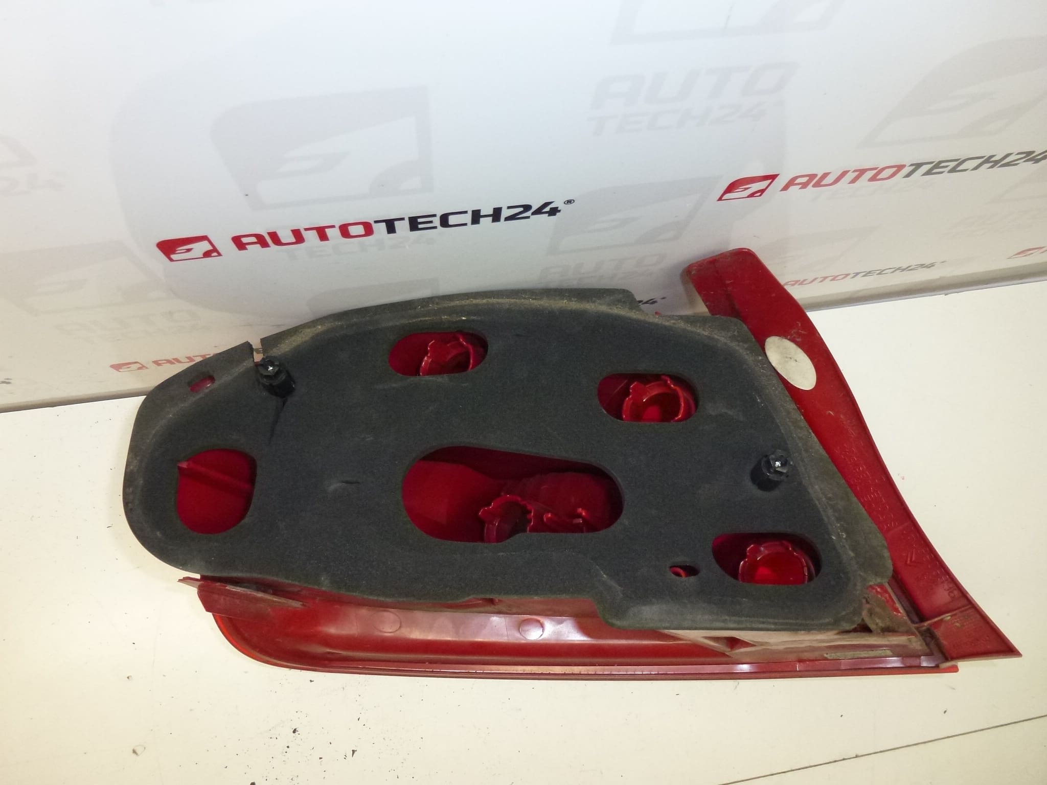 Piloto trasero derecho Peugeot 407 sedan 6351HP