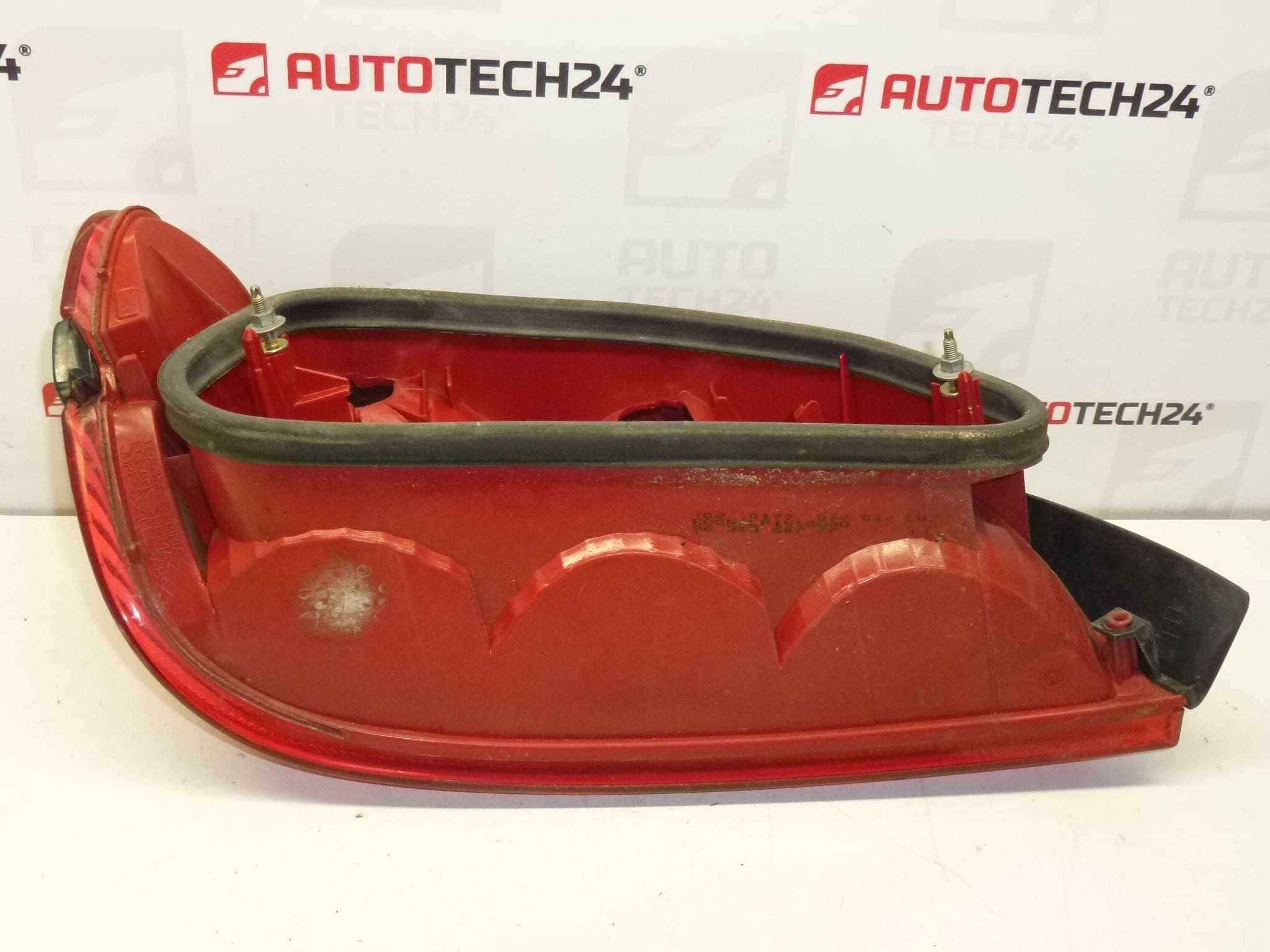 Piloto trasero derecho con moldura Peugeot 406 4 puertas 9630364777 6351L5