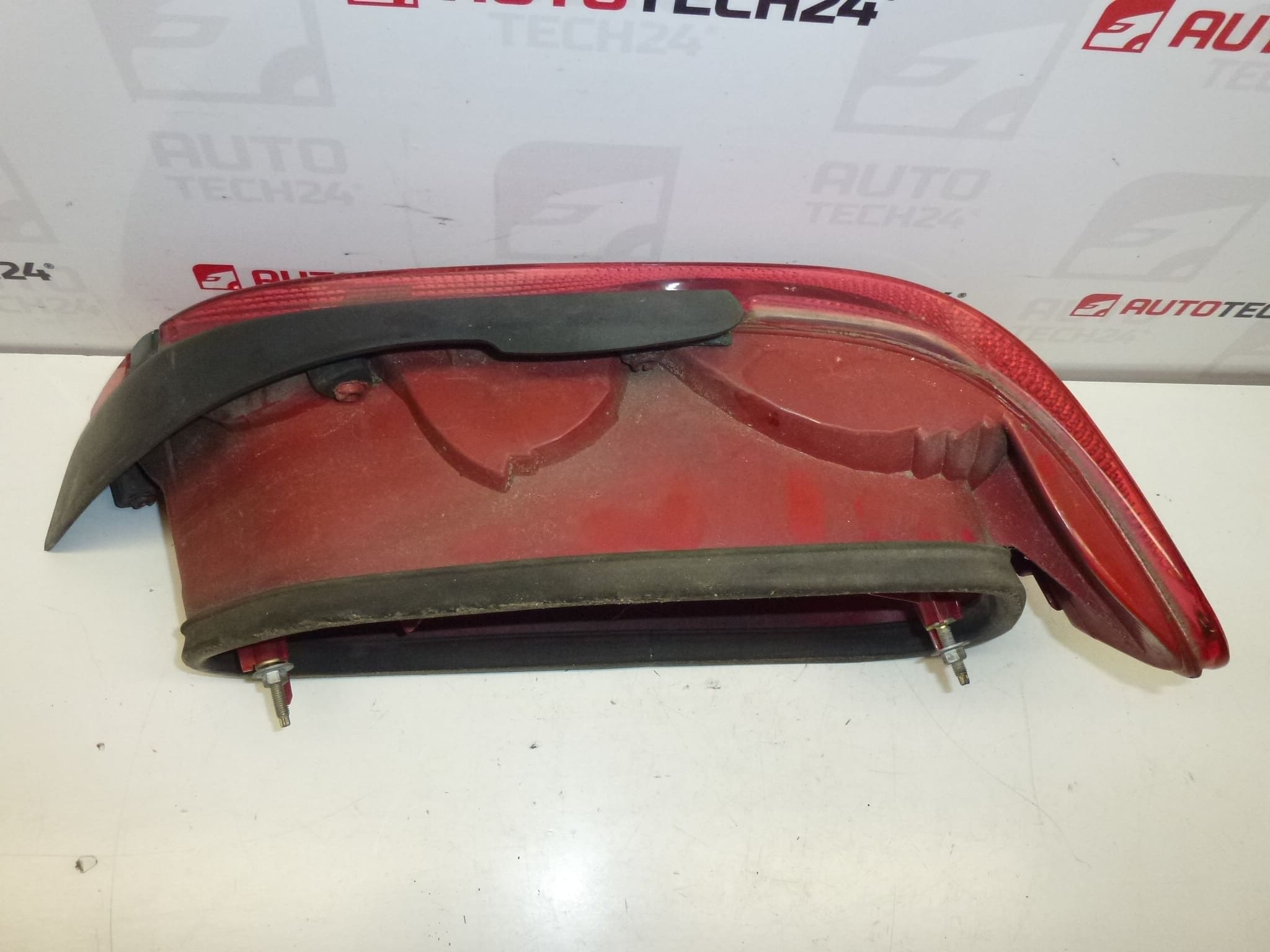 Piloto trasero izquierdo con moldura Peugeot 406 4 puertas 9630364877 6350L5