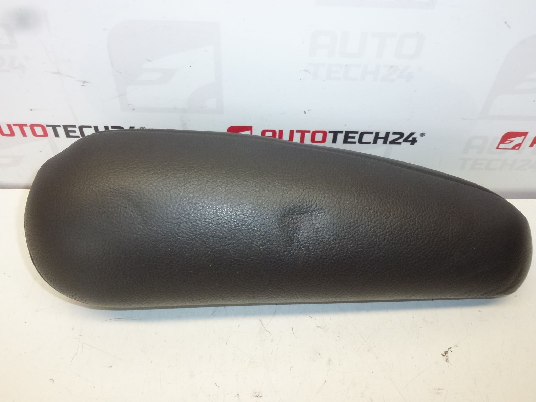 Reposabrazos derecho Citroën Peugeot 8830QV