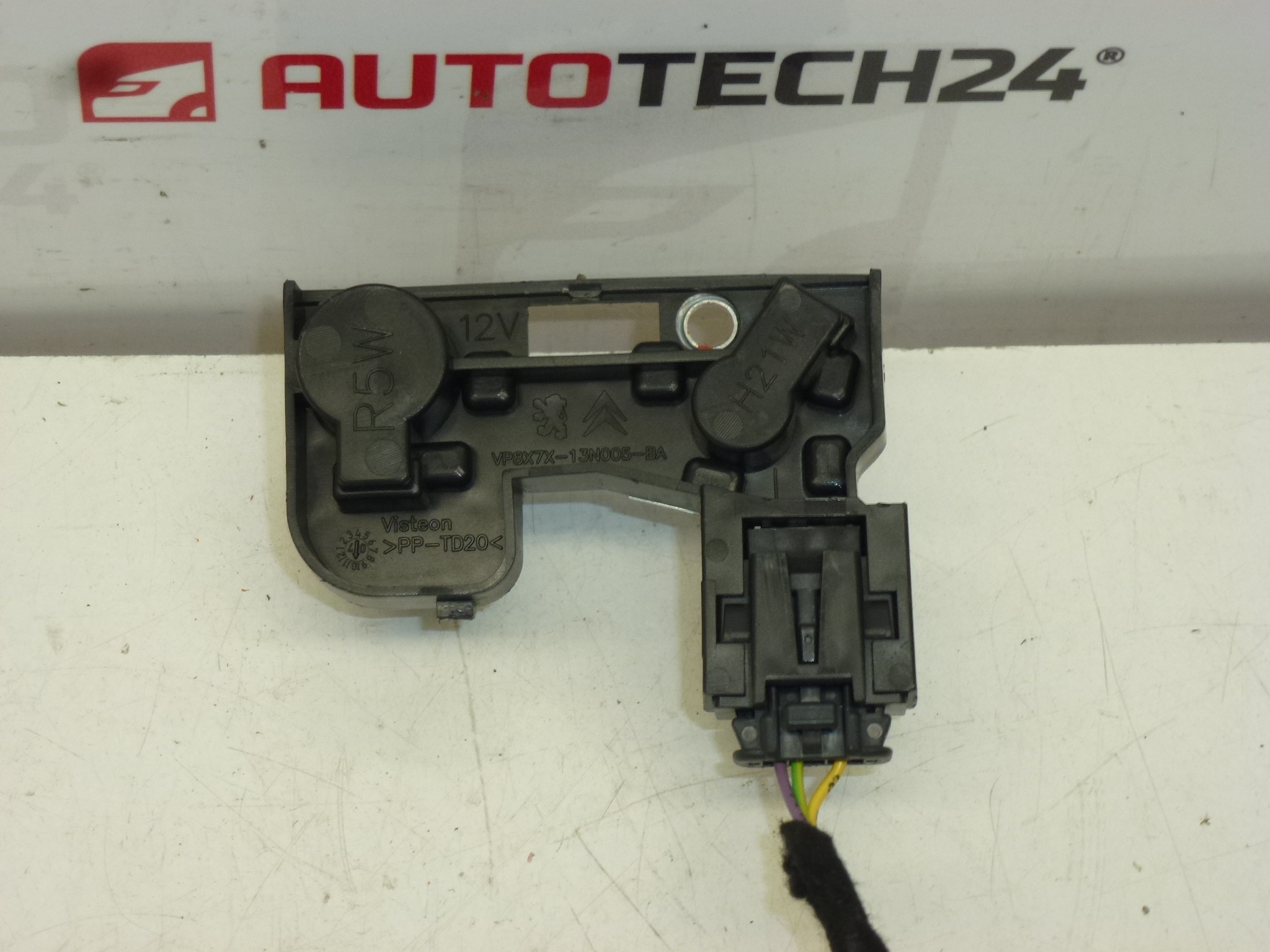 Toma para luz interior trasera izquierda Citroën C5 X7 sedan 6351EX