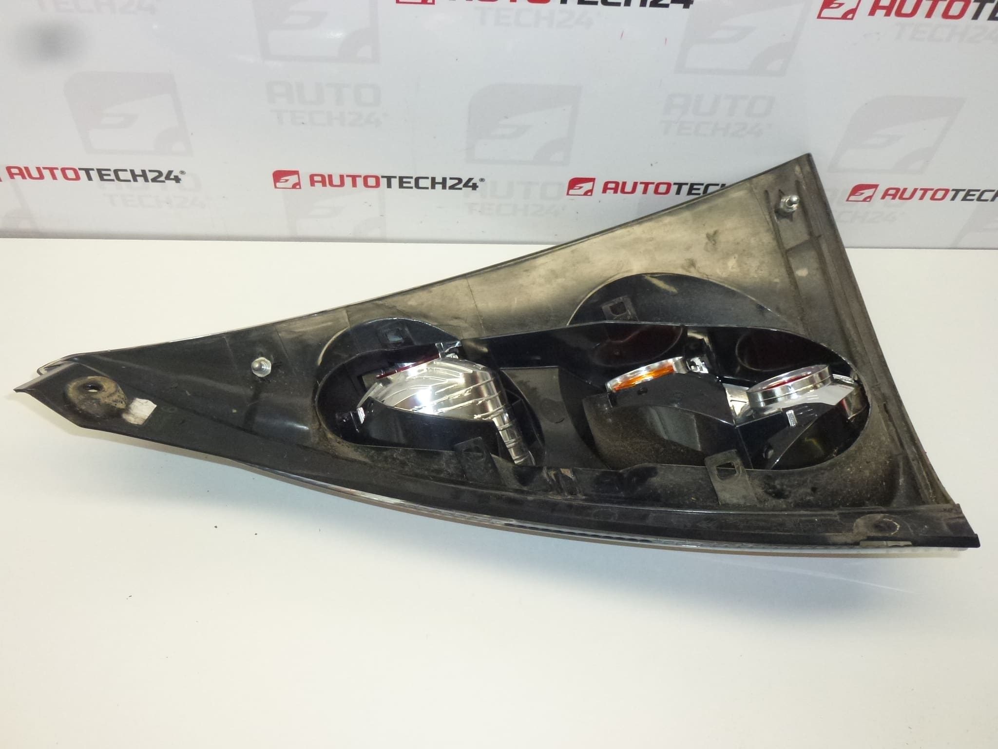 Piloto trasero izquierdo Citroën C1 81560-0H060 6350X8