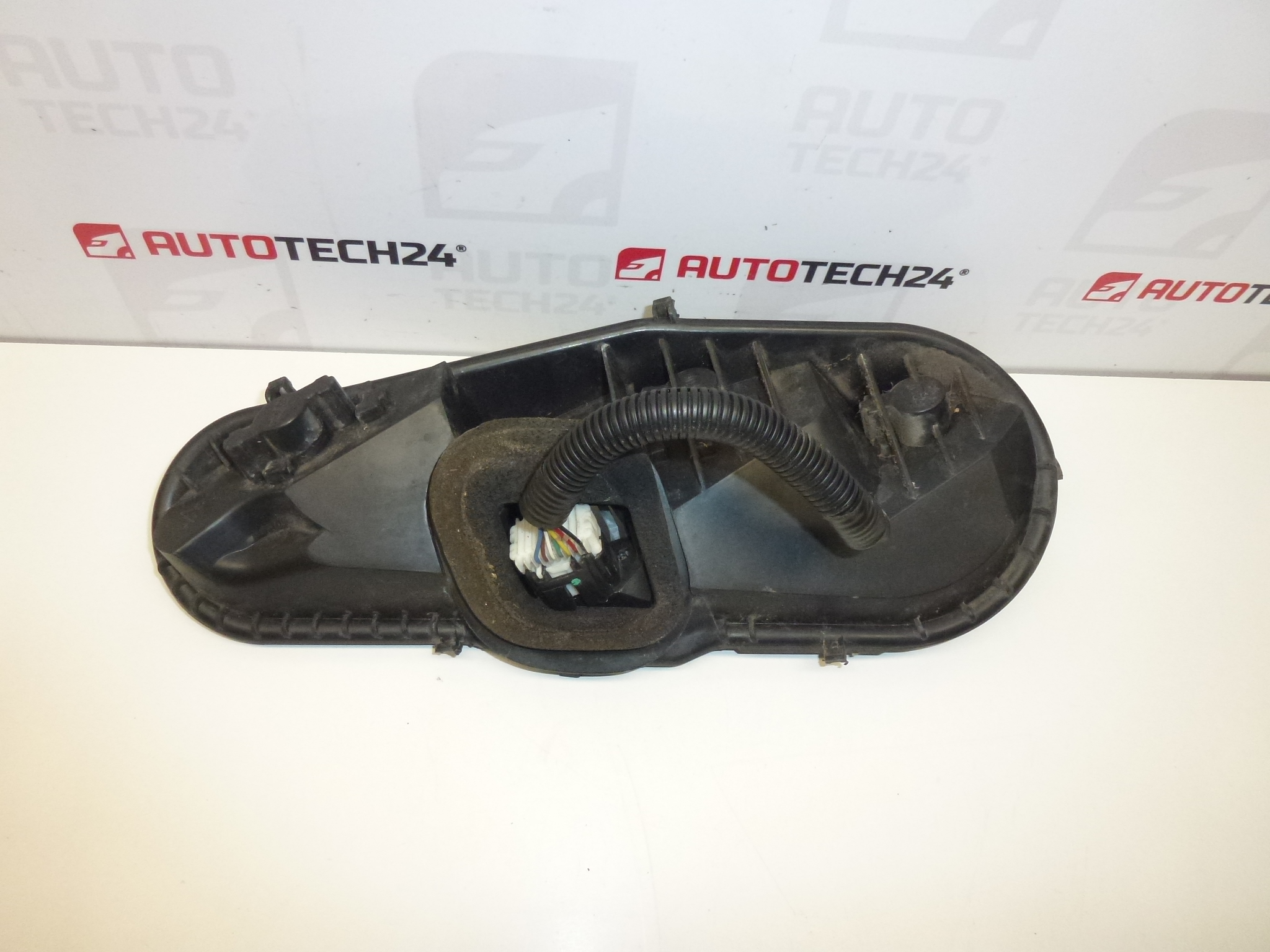 Base del perno de la lámpara trasera izquierda con Citroën C1 Peugeot 107 604686 Cable de cable