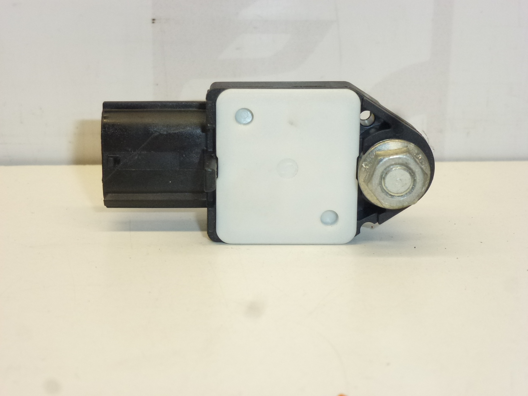 Sensor colisión lateral Citroën C1 Peugeot 107 89831-02020 8216HY
