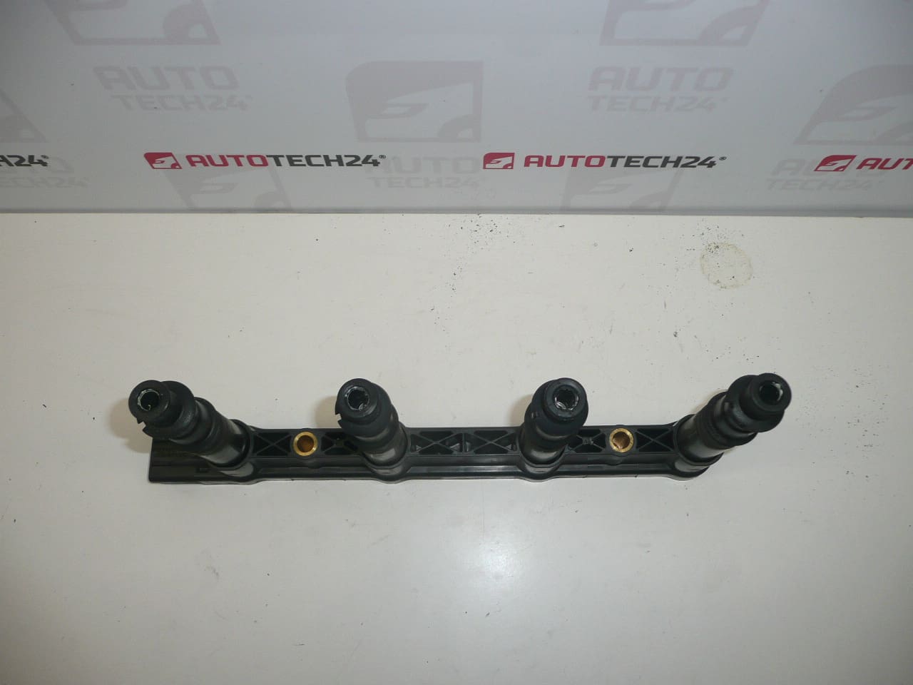 Riel de inyección 1.4 16V Citroën 9651710680 - Imagen 2