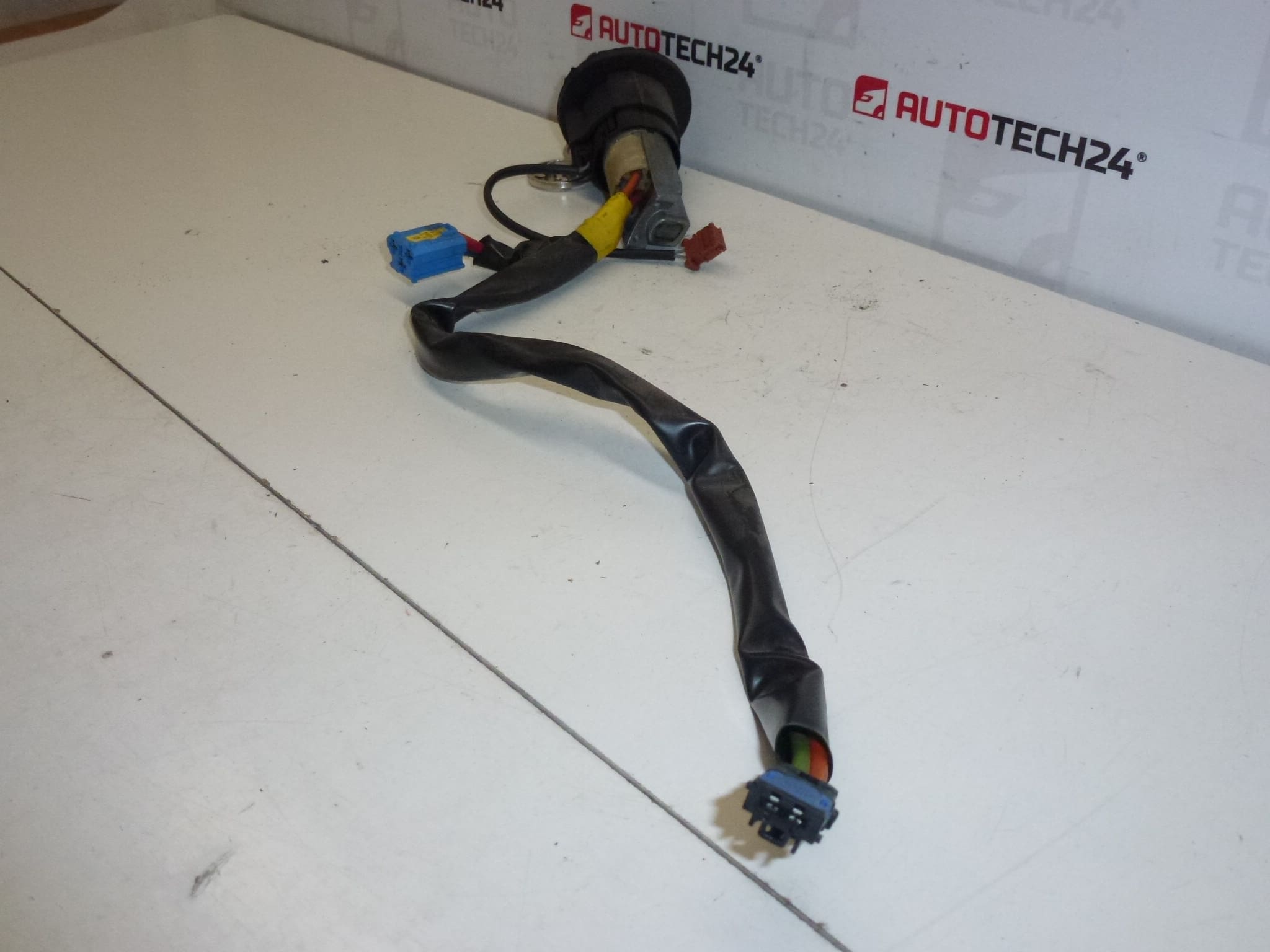 Cerradura de encendido con 1 llave para Peugeot 206 (4162Z1) - Imagen 2